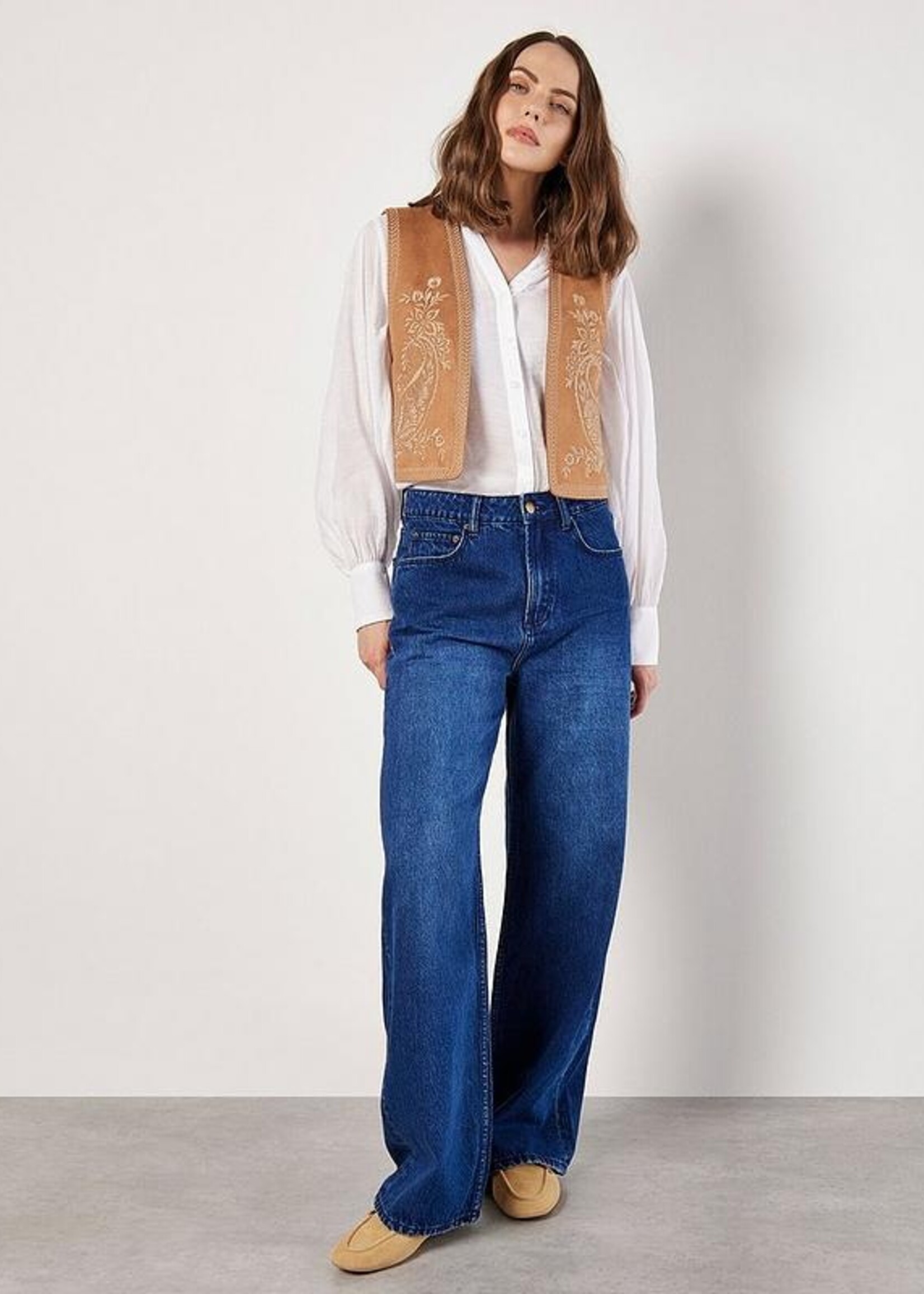 Apricot Apricot Gilet En Daim Brodé À Motif Cachemire Audacieux - Camel