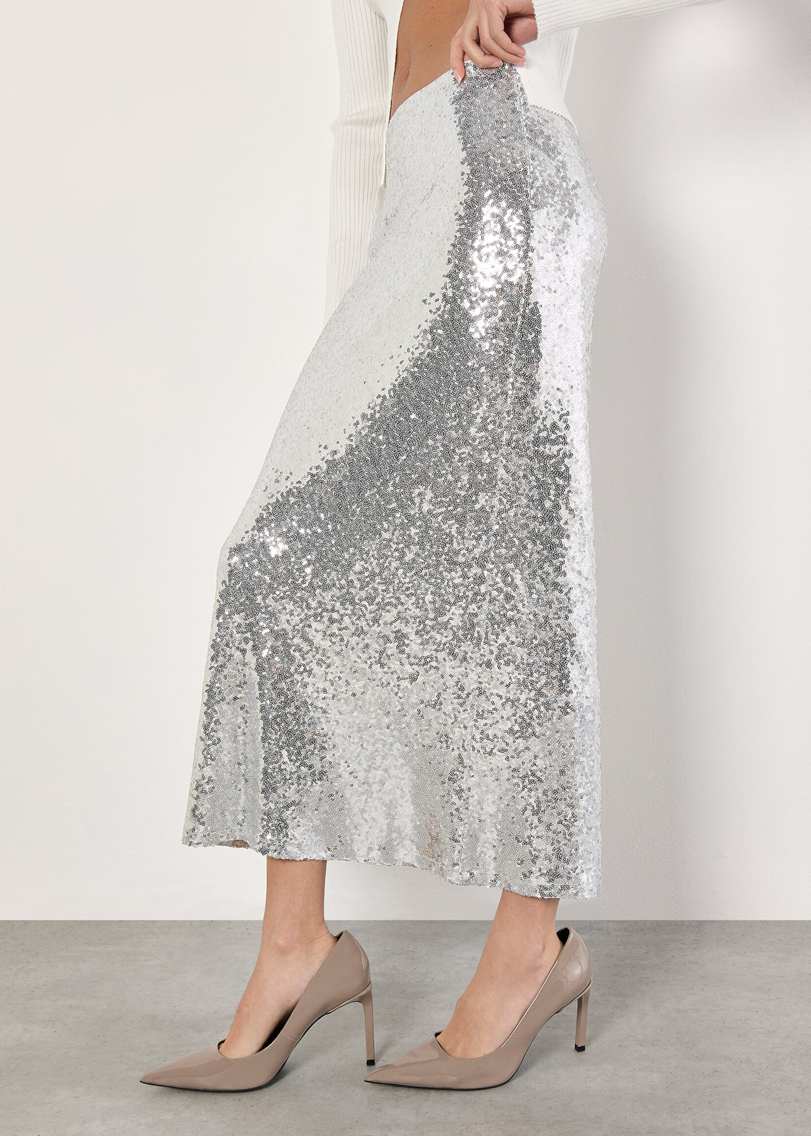 Apricot Apricot Jupe Longue À Sequins & Coupe En Biais - Argent