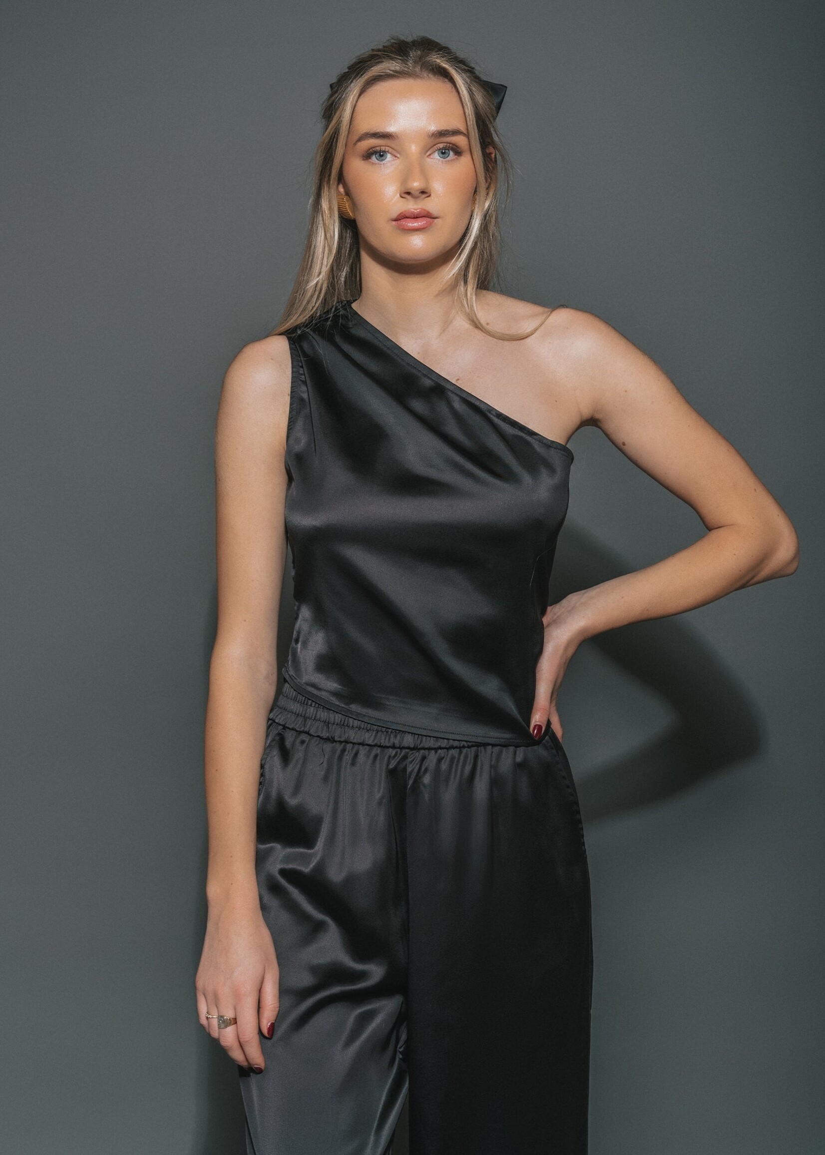 Brunette The Label Brunette The Label Haut Asymétrique En Satin - Noir