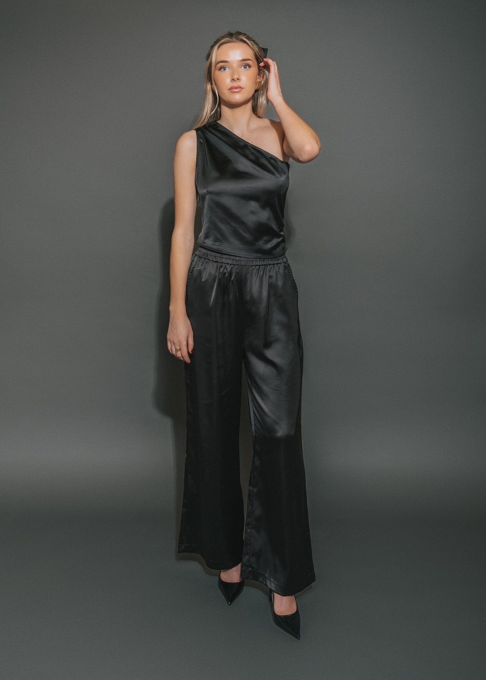 Brunette The Label Brunette The Label Haut Asymétrique En Satin - Noir