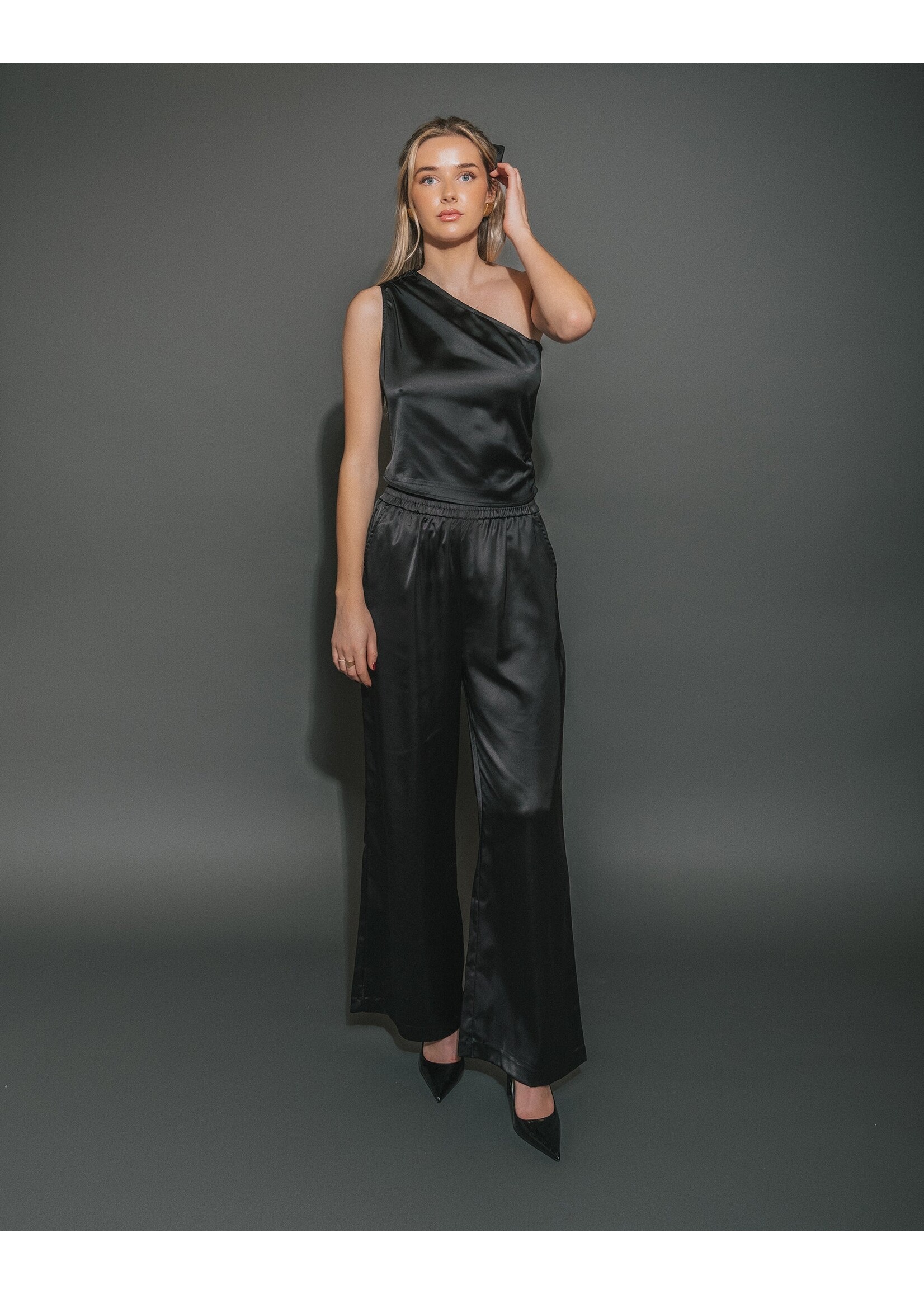 Brunette The Label Brunette The Label Haut Asymétrique En Satin - Noir
