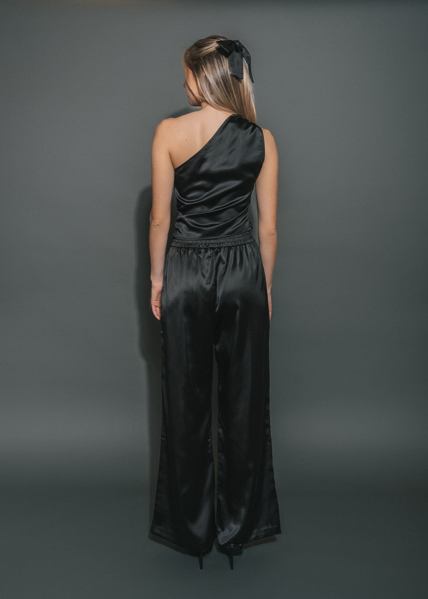 Brunette The Label Brunette The Label Haut Asymétrique En Satin - Noir