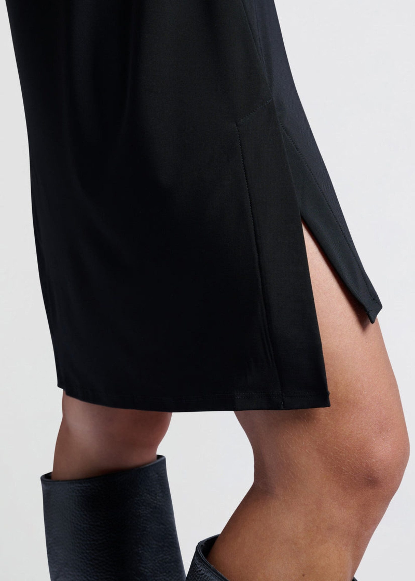 Yaya Women YAYA Robe En Jersey À Col En V Et Jupe Évasée - Noir