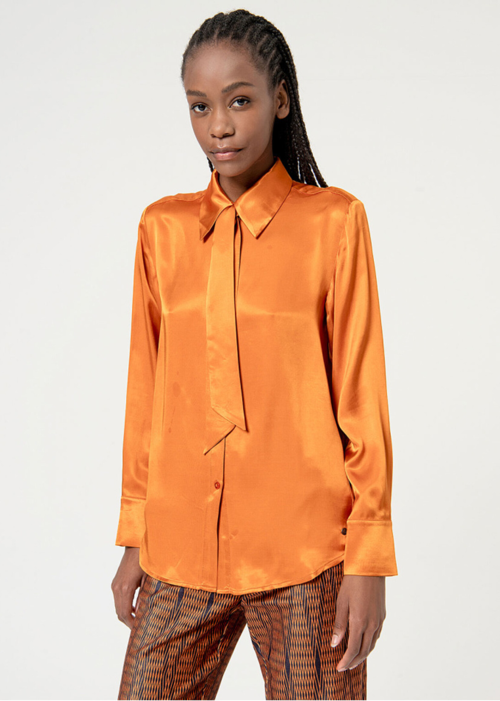 Surkana Surkana Chemise En Satin Avec Nœud Uni - Orange