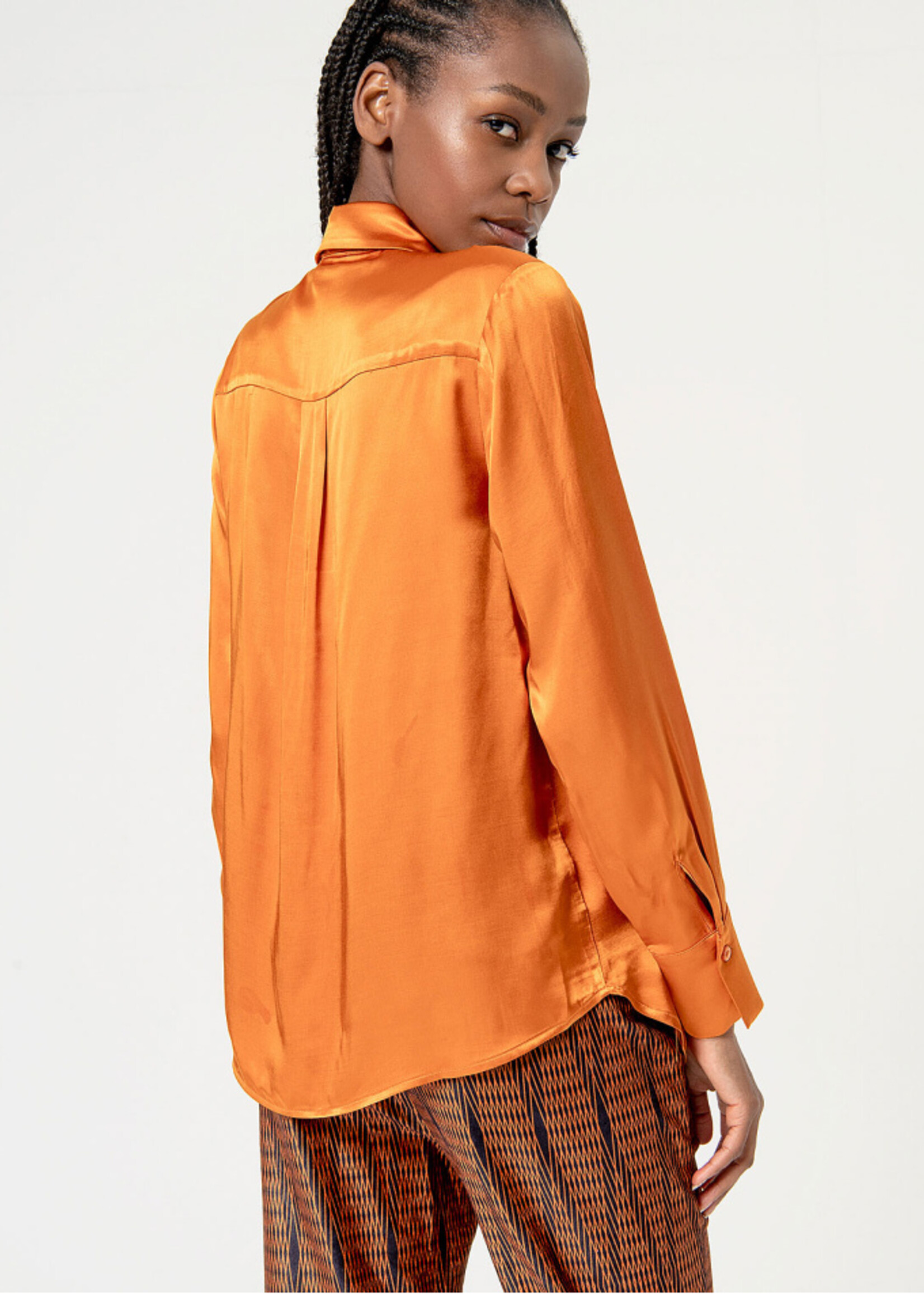Surkana Surkana Chemise En Satin Avec Nœud Uni - Orange