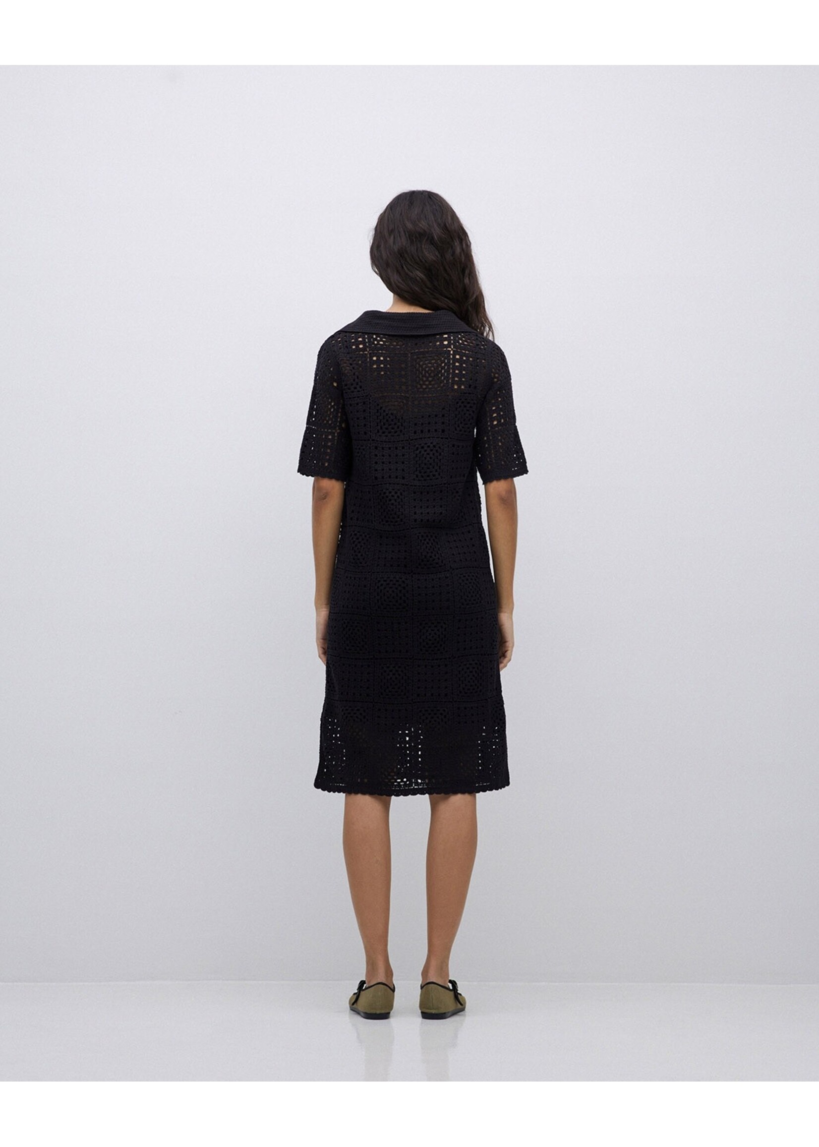 Yerse Yerse Robe En Crochet À Col Roulé - Noir