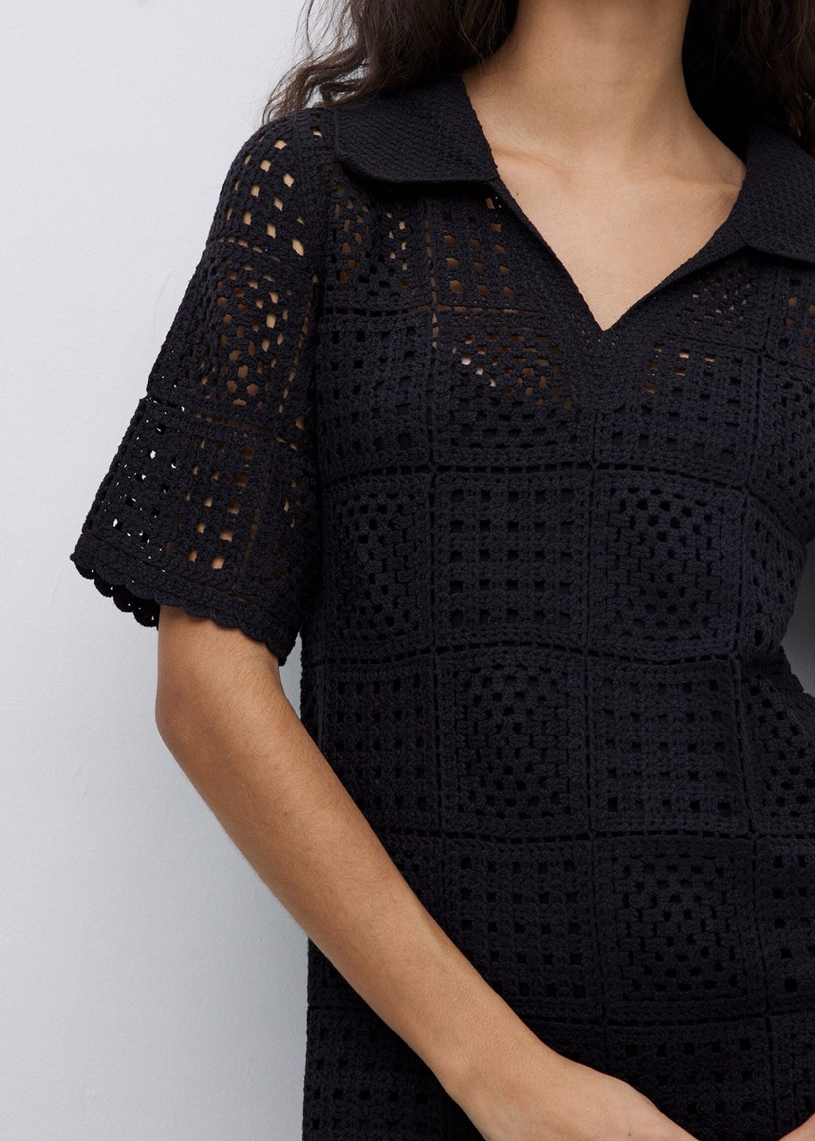 Yerse Yerse Robe En Crochet À Col Roulé - Noir