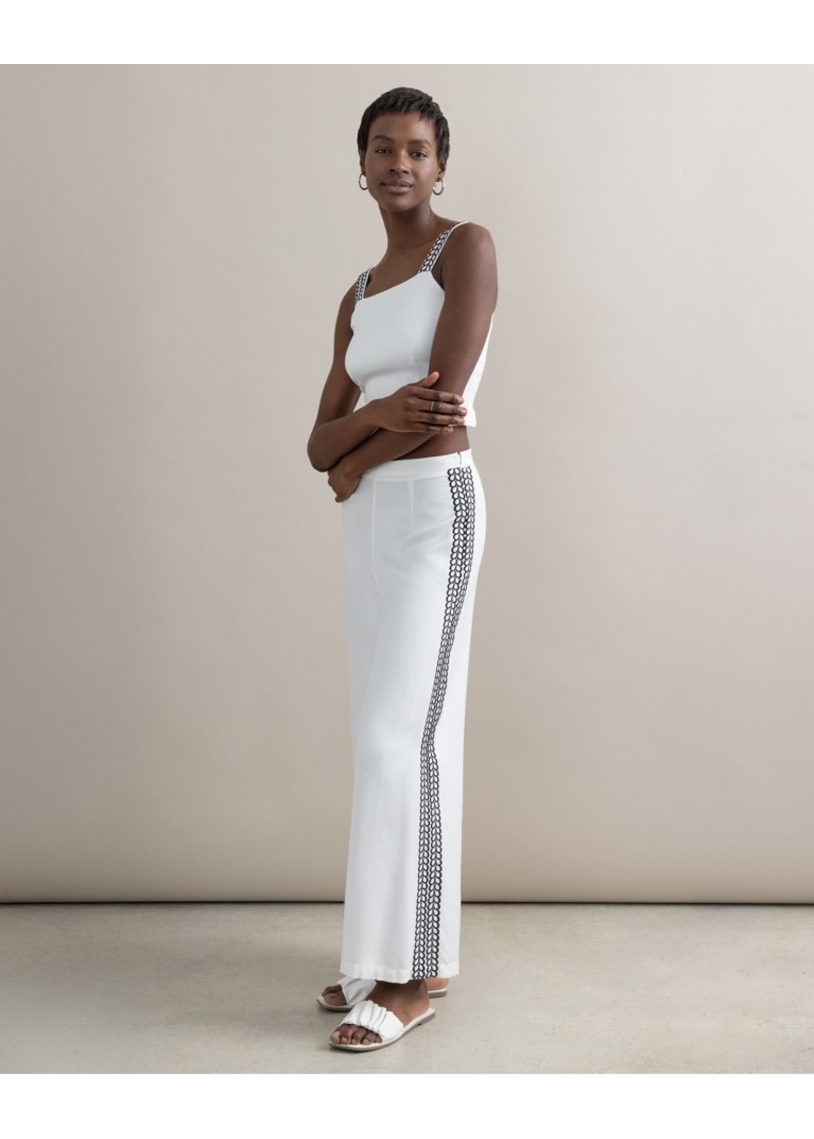 Surkana Surkana Wide Leg Pants With Embroidery - White
