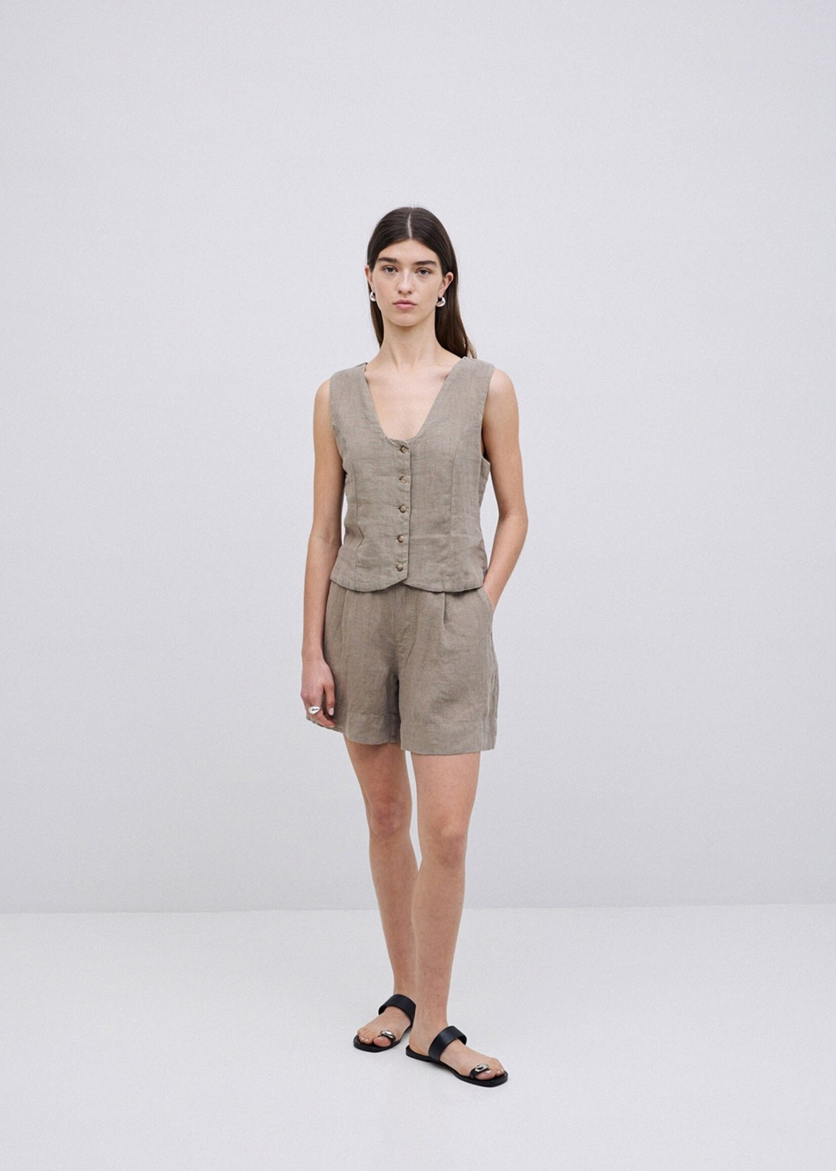 Yerse Yerse Linen Shorts - Khaki