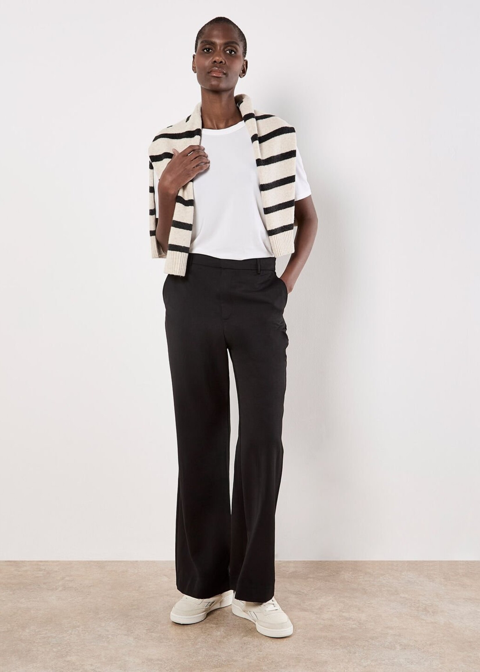 Apricot Apricot Tailored Trouser - Black