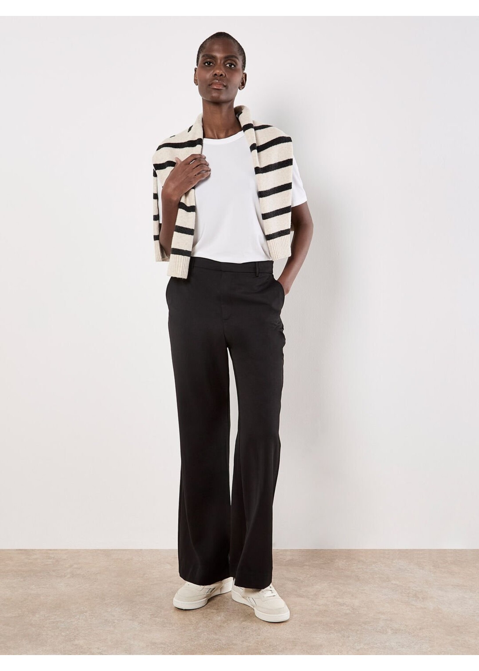 Apricot Apricot Tailored Trouser - Black