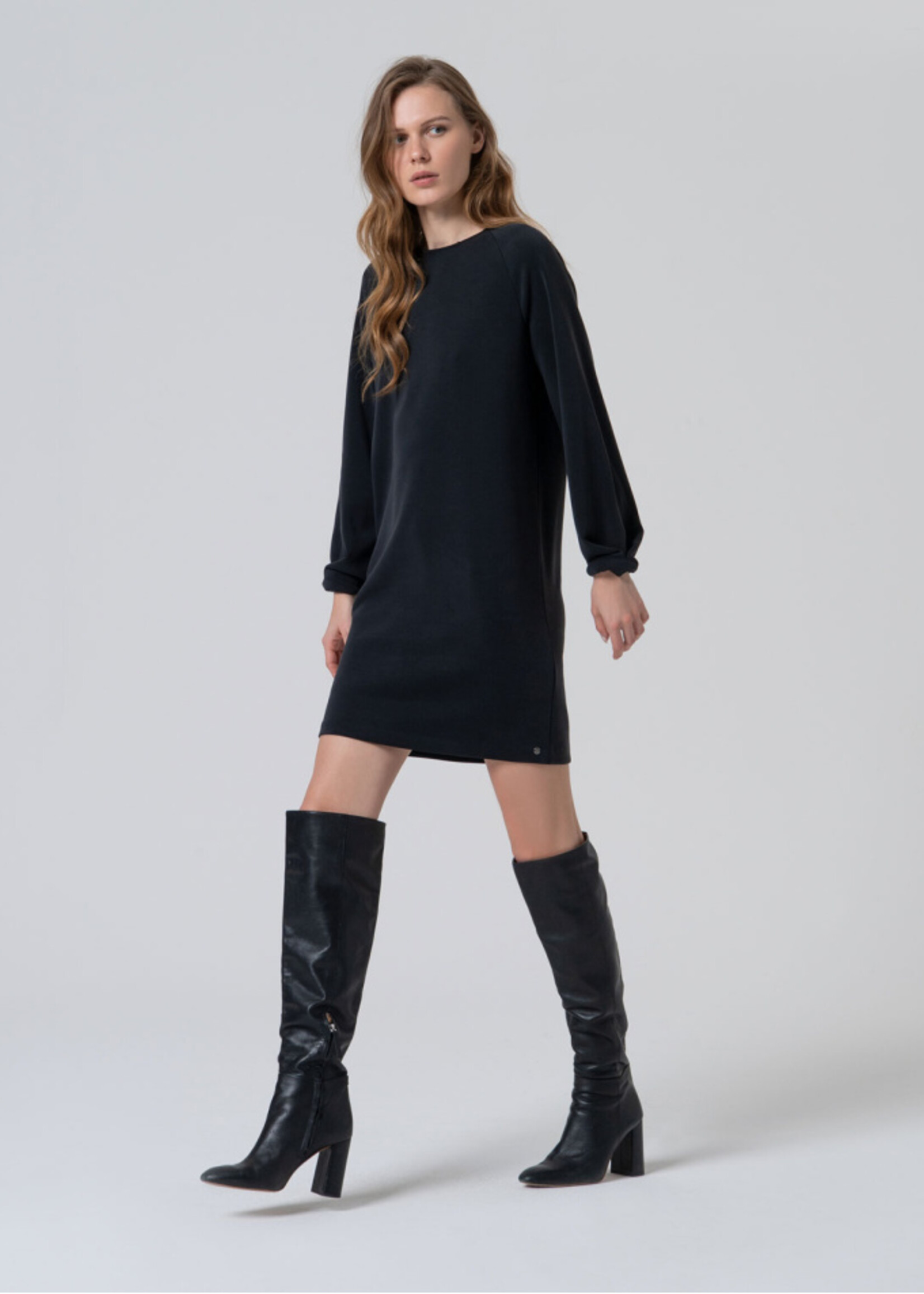 Surkana Surkana Raglan-Sleeve Dress - Black