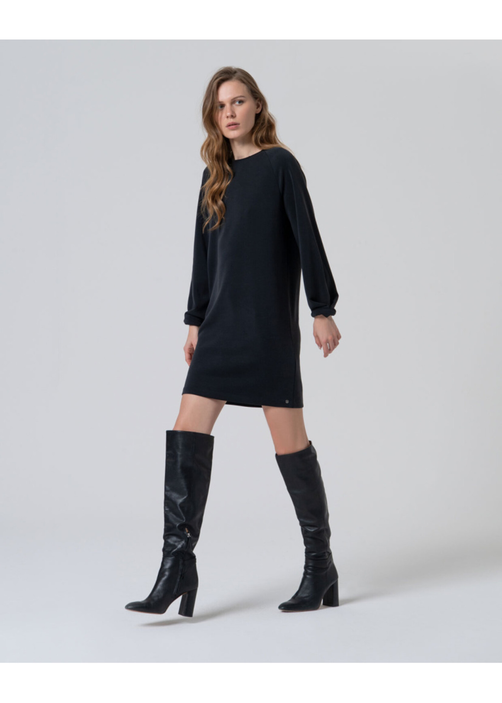 Surkana Surkana Raglan-Sleeve Dress - Black