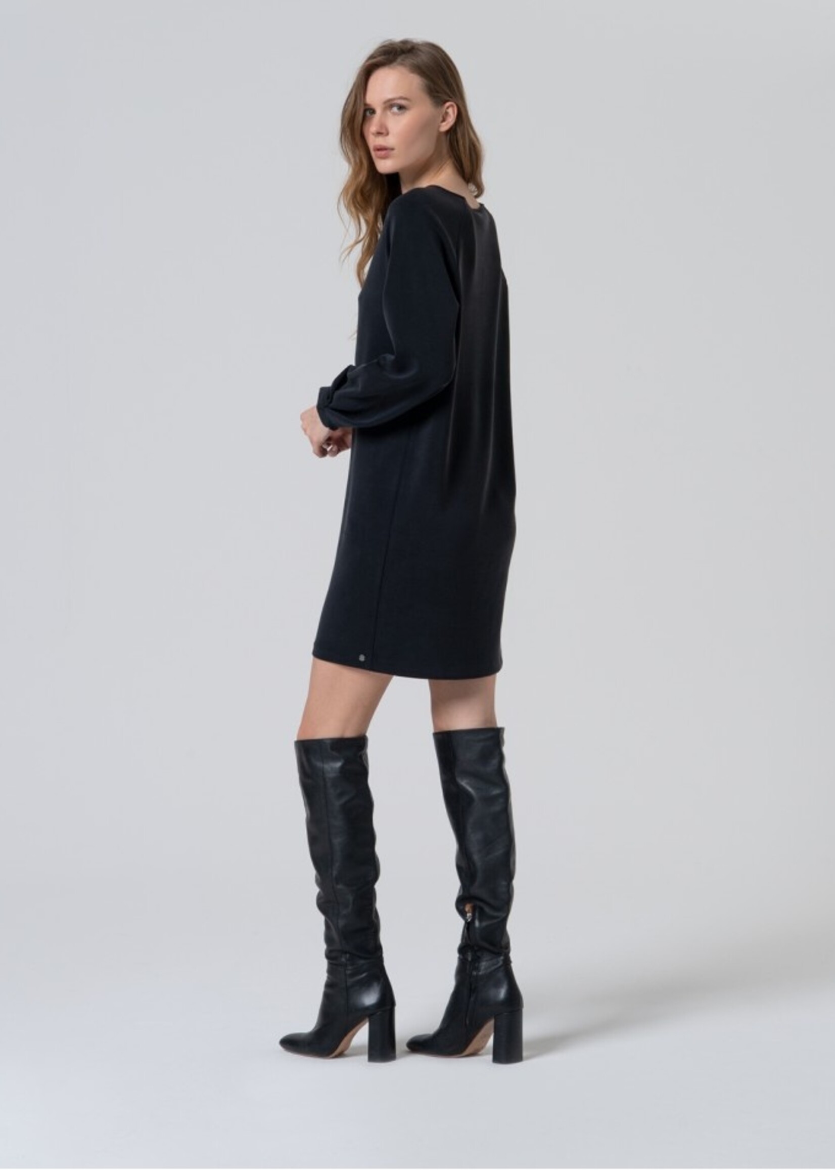 Surkana Surkana Robe À Manches Raglan - Noir