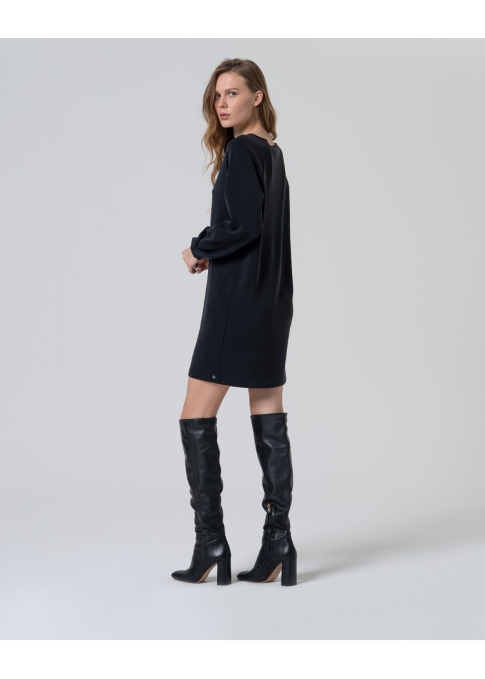 Surkana Surkana Robe À Manches Raglan - Noir