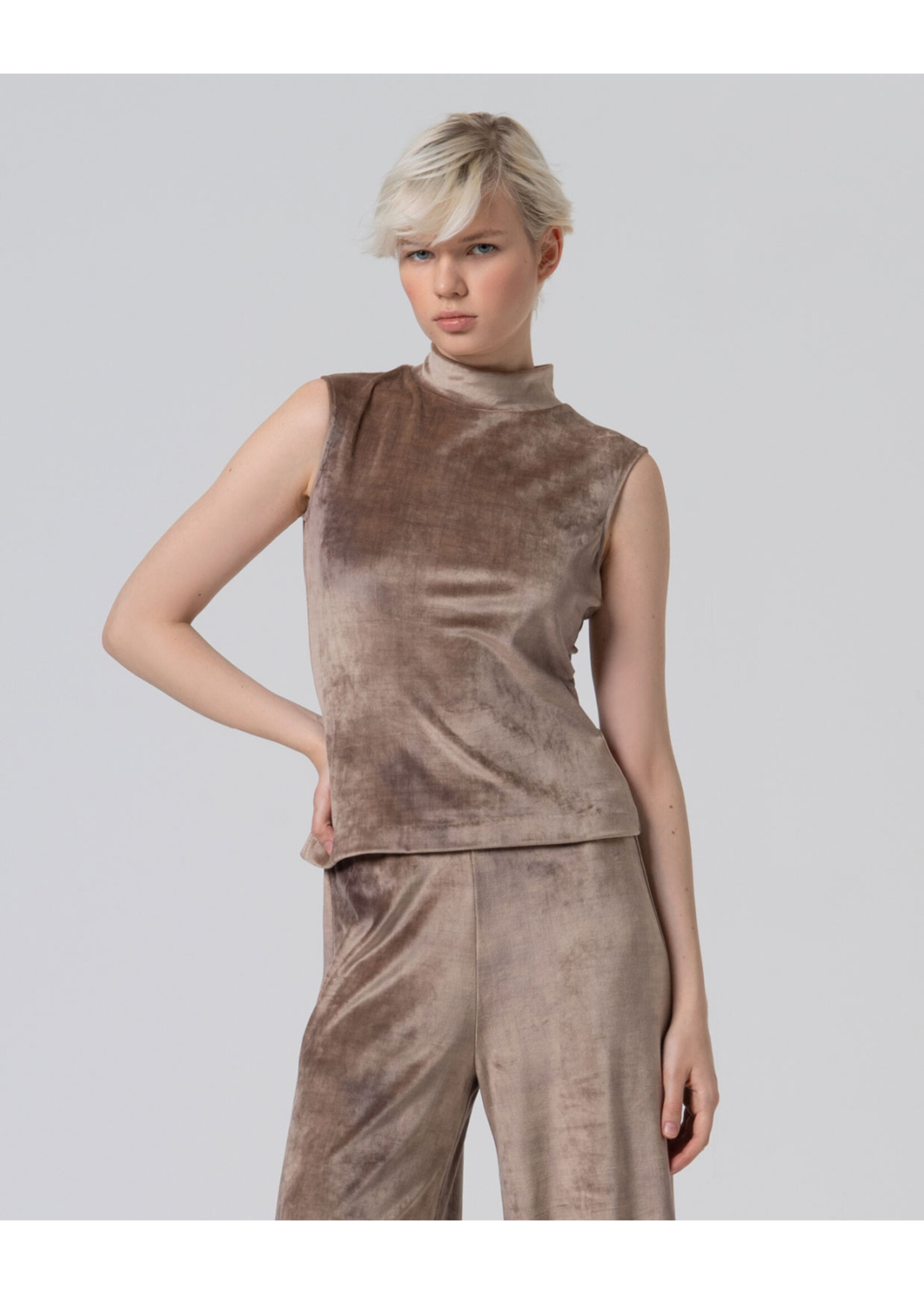 Surkana Surkana Sleeveless Velvet Tank Top - Beige