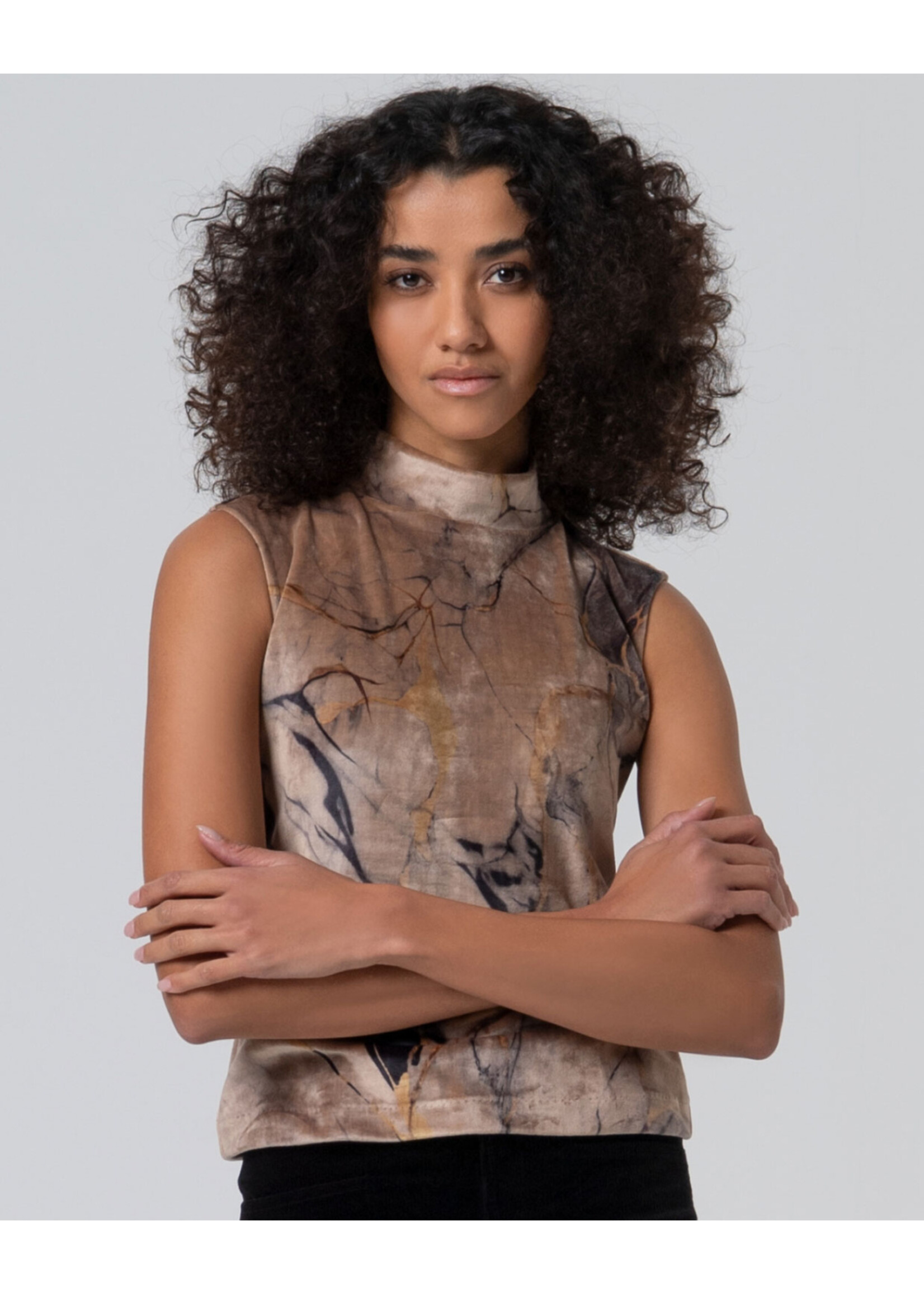 Surkana Surkana Sleeveless Velvet Tank Top - Multi