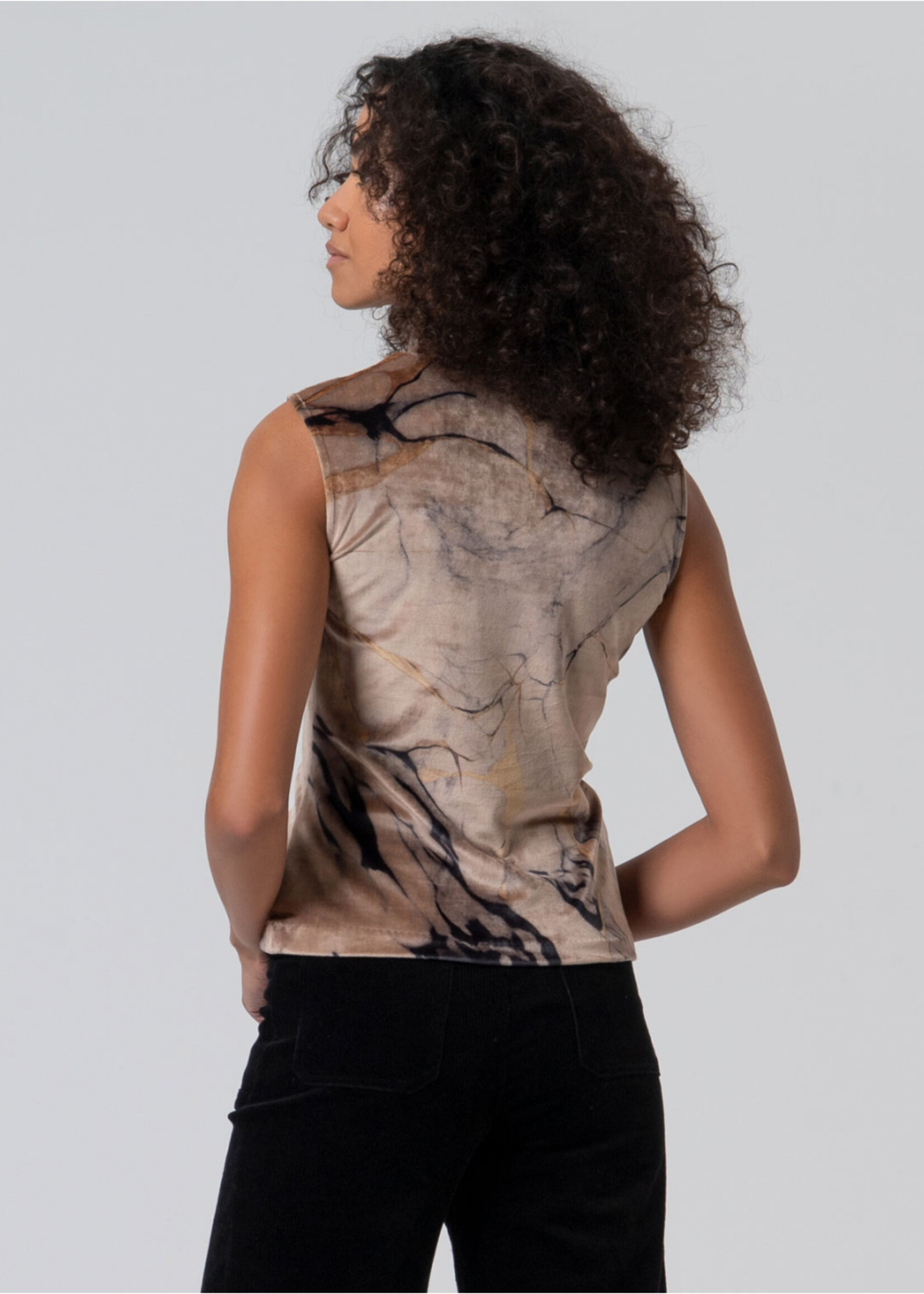 Surkana Surkana Sleeveless Velvet Tank Top - Multi