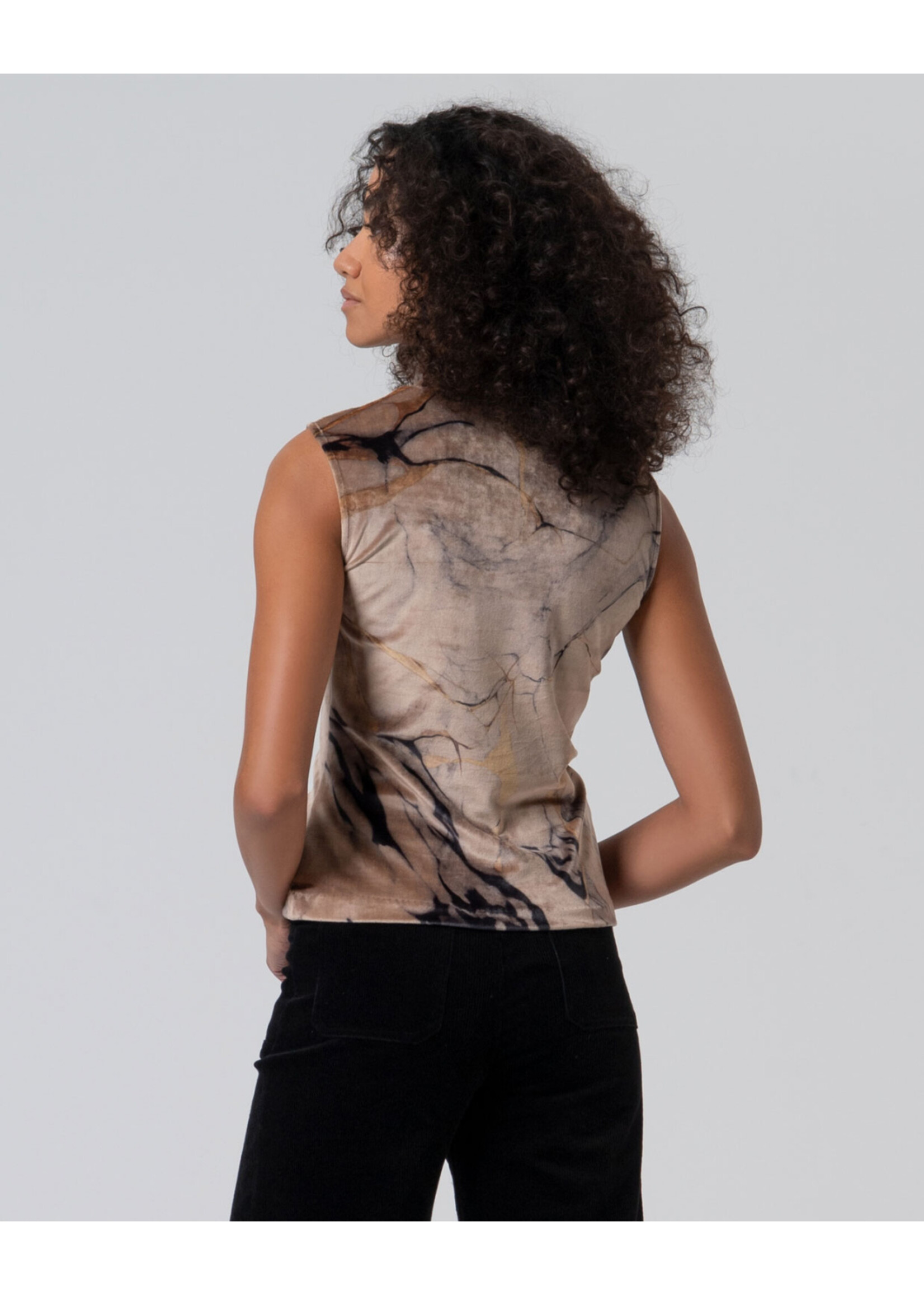 Surkana Surkana Sleeveless Velvet Tank Top - Multi