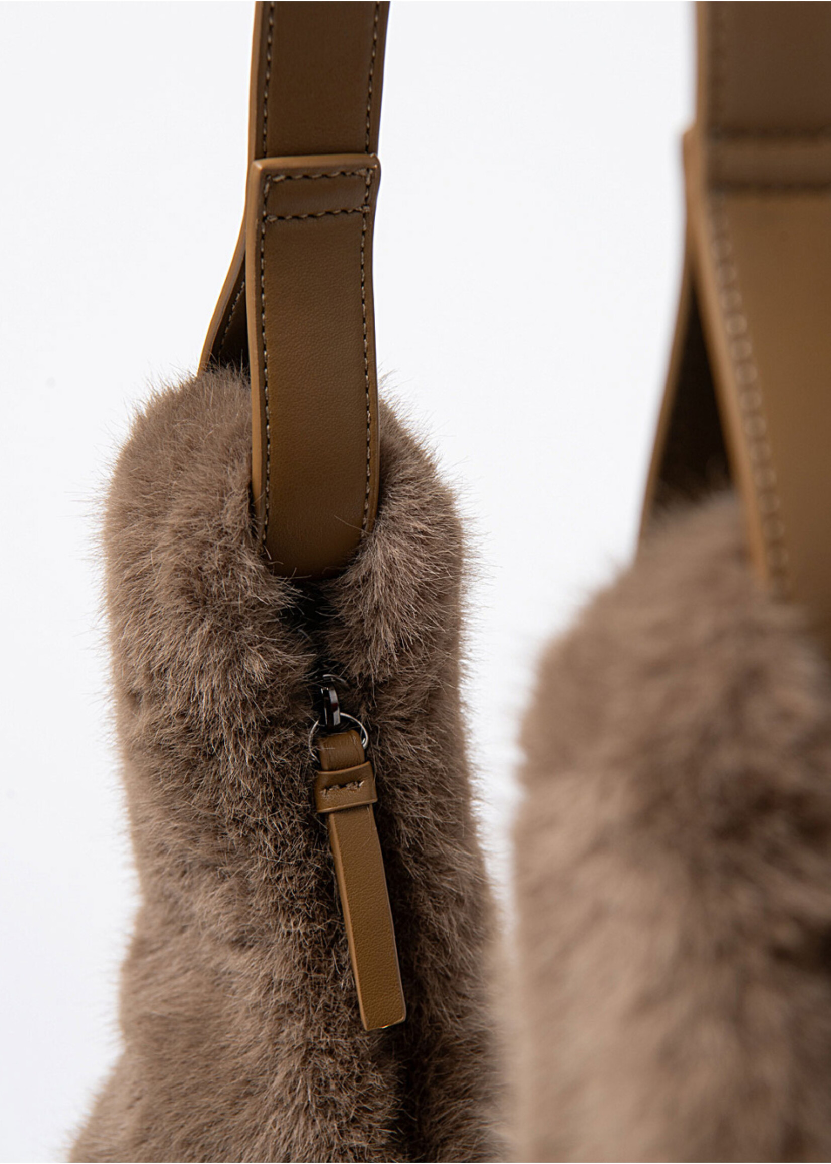 Surkana Surkana Sac Bandoulière En Fausse Fourrure - Kaki