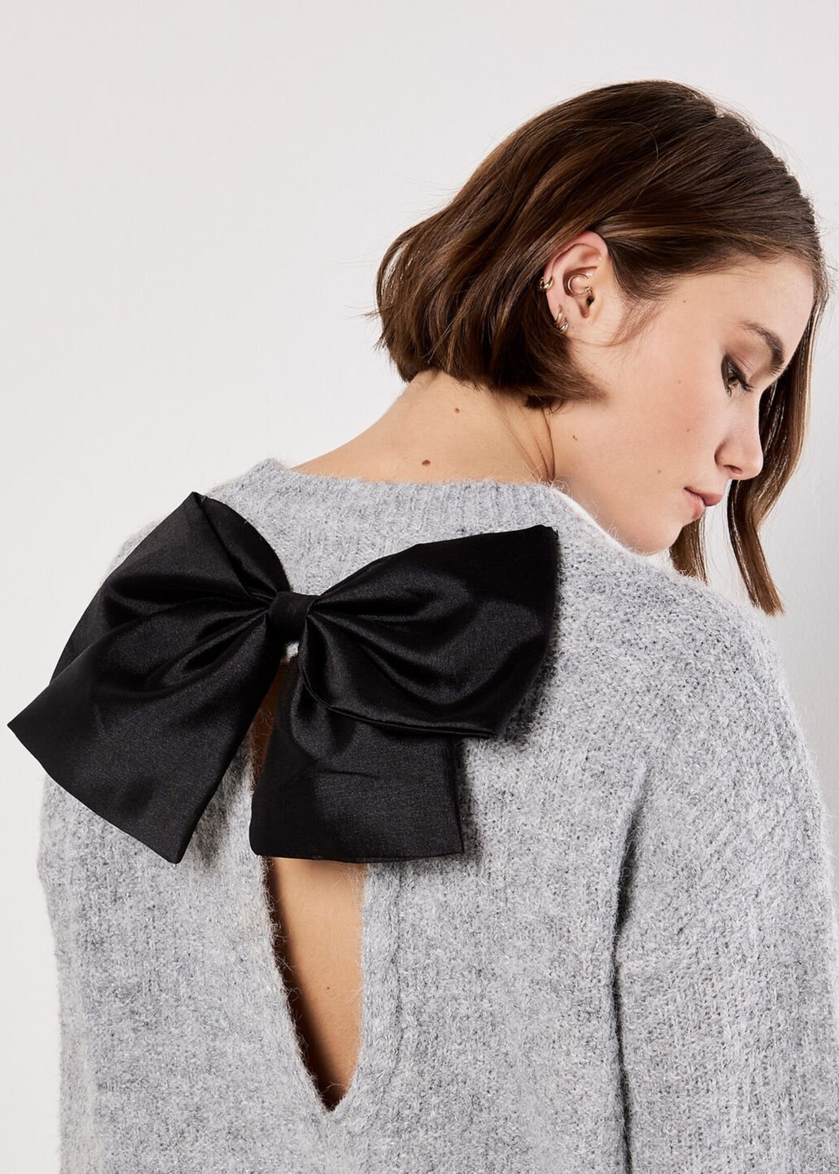 Apricot Apricot Pull Duveteux En Lurex Nœud Dans Le Dos - Gris