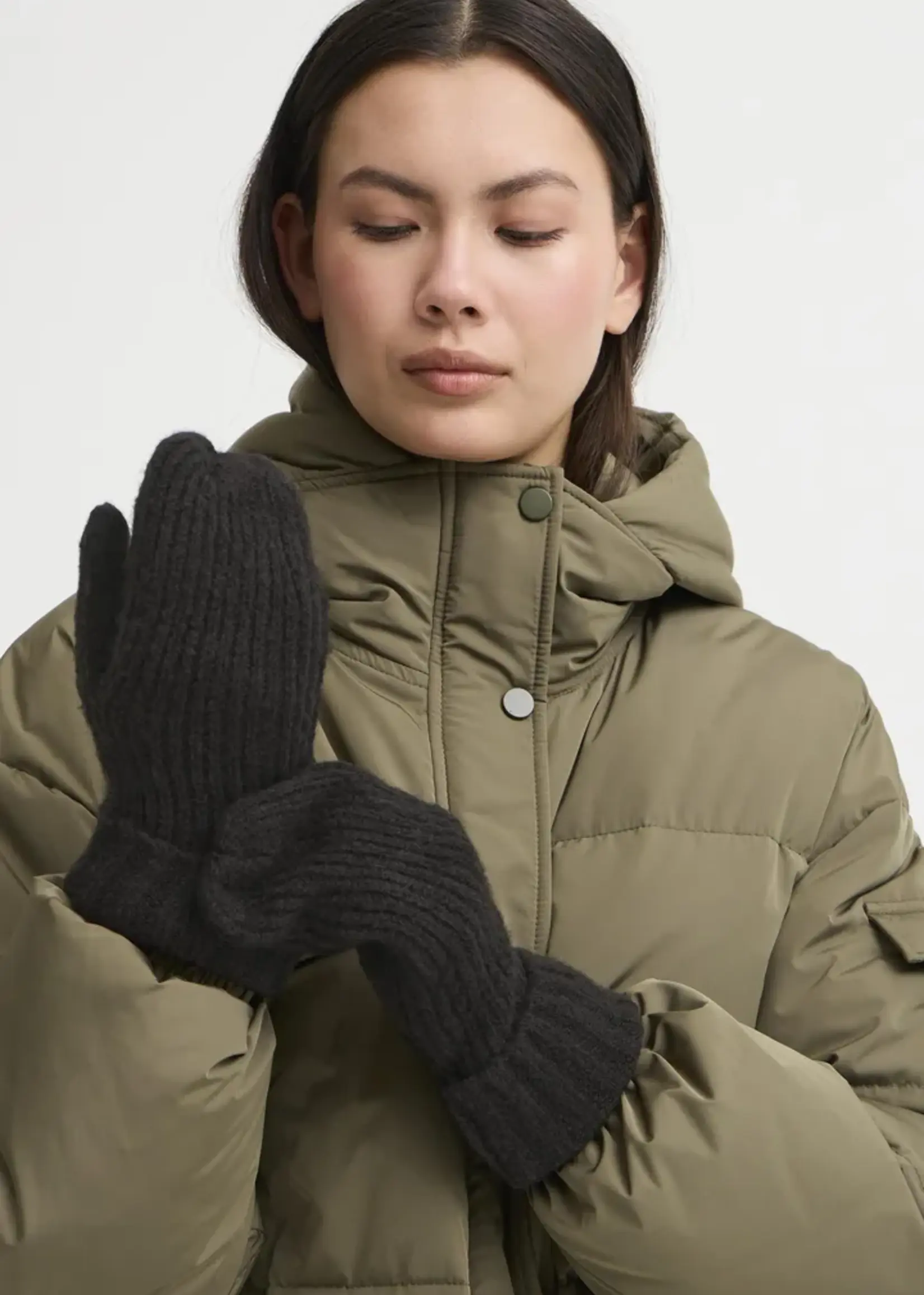 ICHI IAIVO Mitten (2 colors)