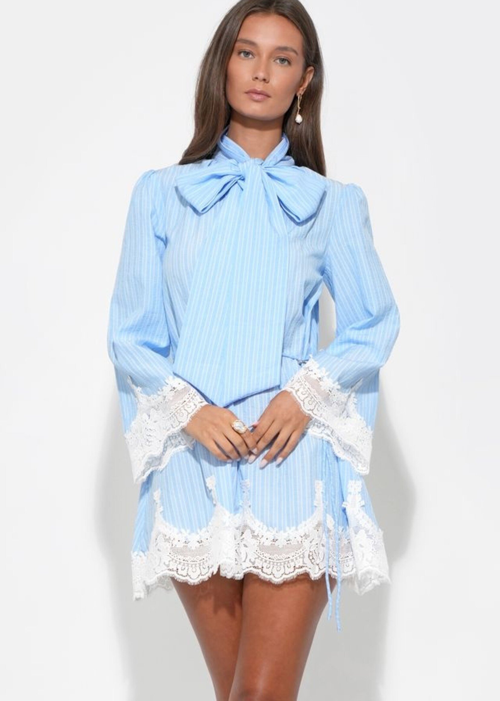 Adelyn Rae Adelyn Rae Robe Victoria À Col Cravate - Light Blue/White