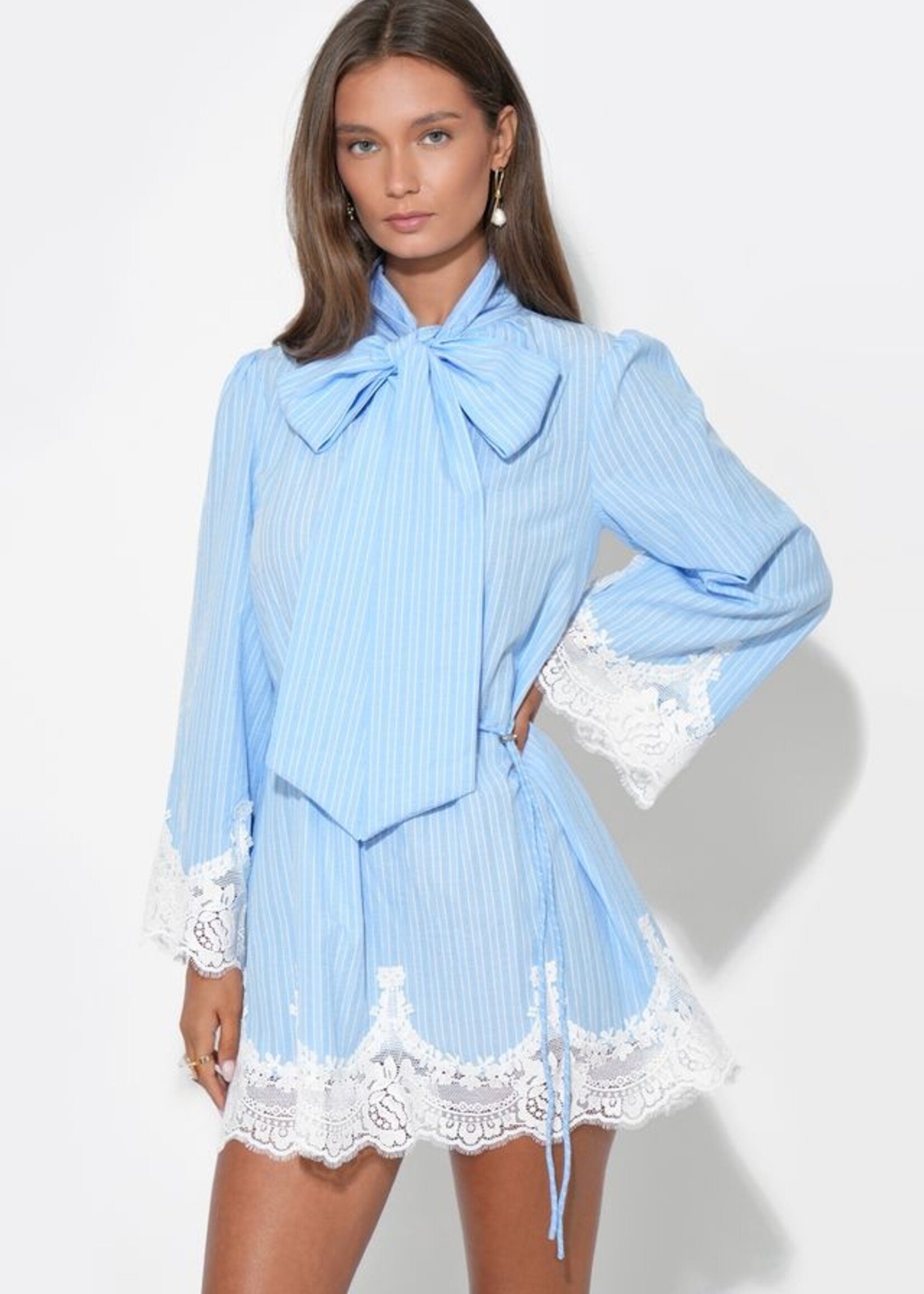 Adelyn Rae Adelyn Rae Robe Victoria À Col Cravate - Light Blue/White