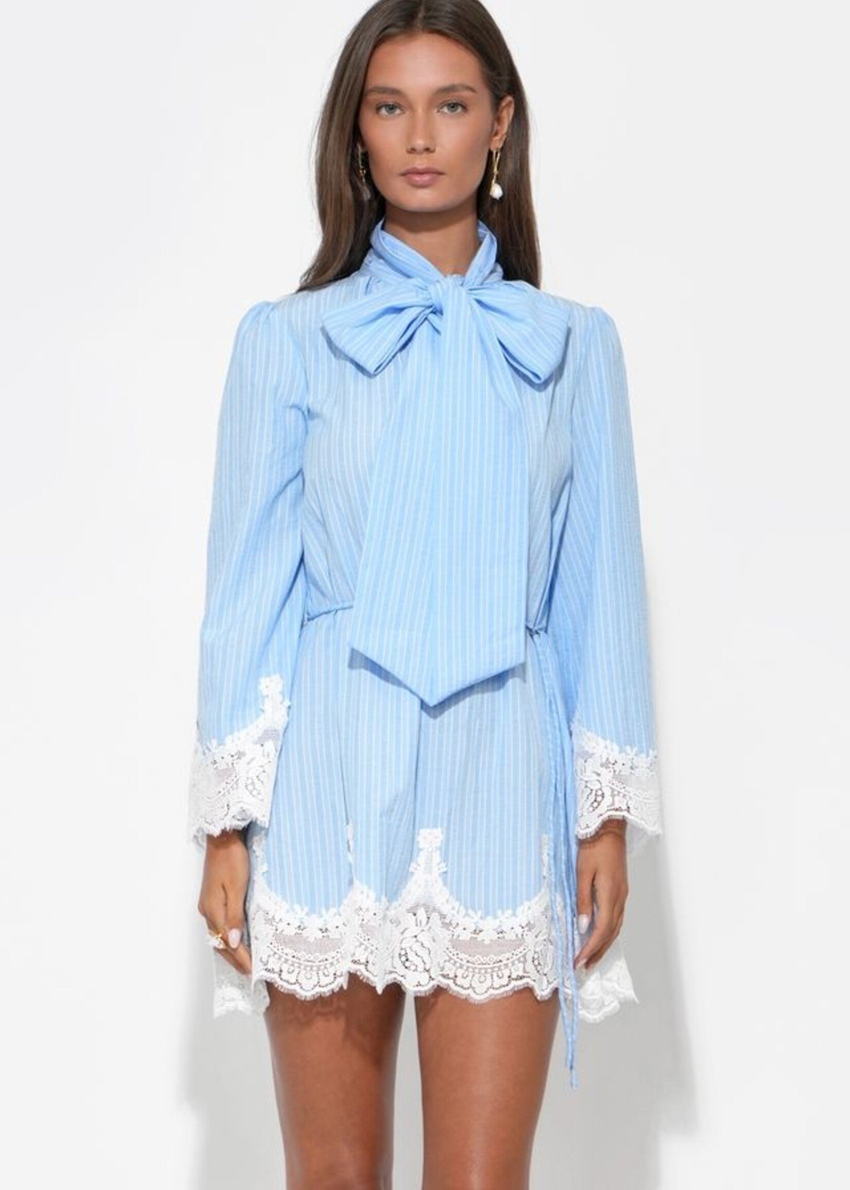 Adelyn Rae Adelyn Rae Robe Victoria À Col Cravate - Light Blue/White