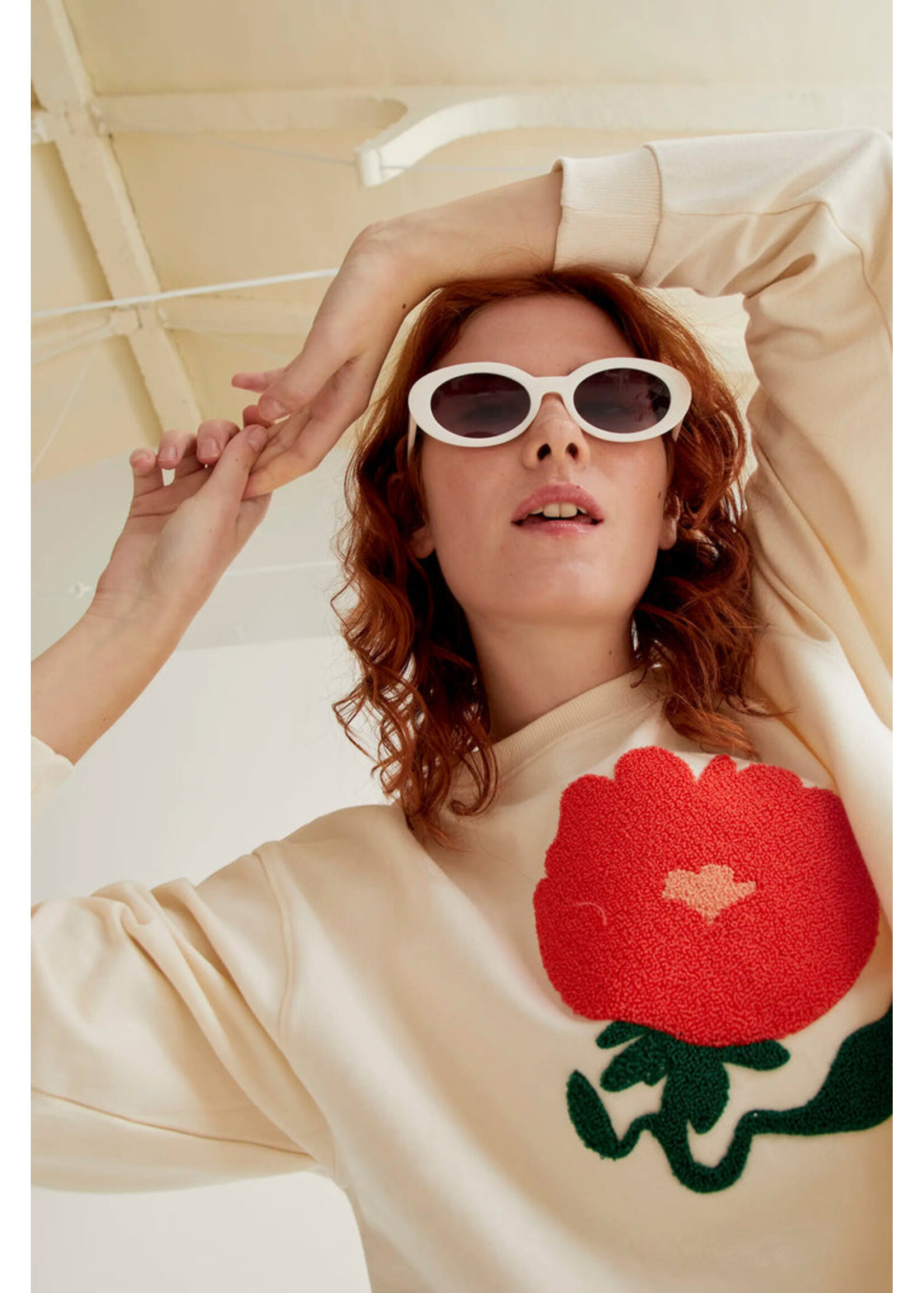 Compañía Fantástica  Compañía Fantástica Sweat-Shirt À Broderie Florale - Off White