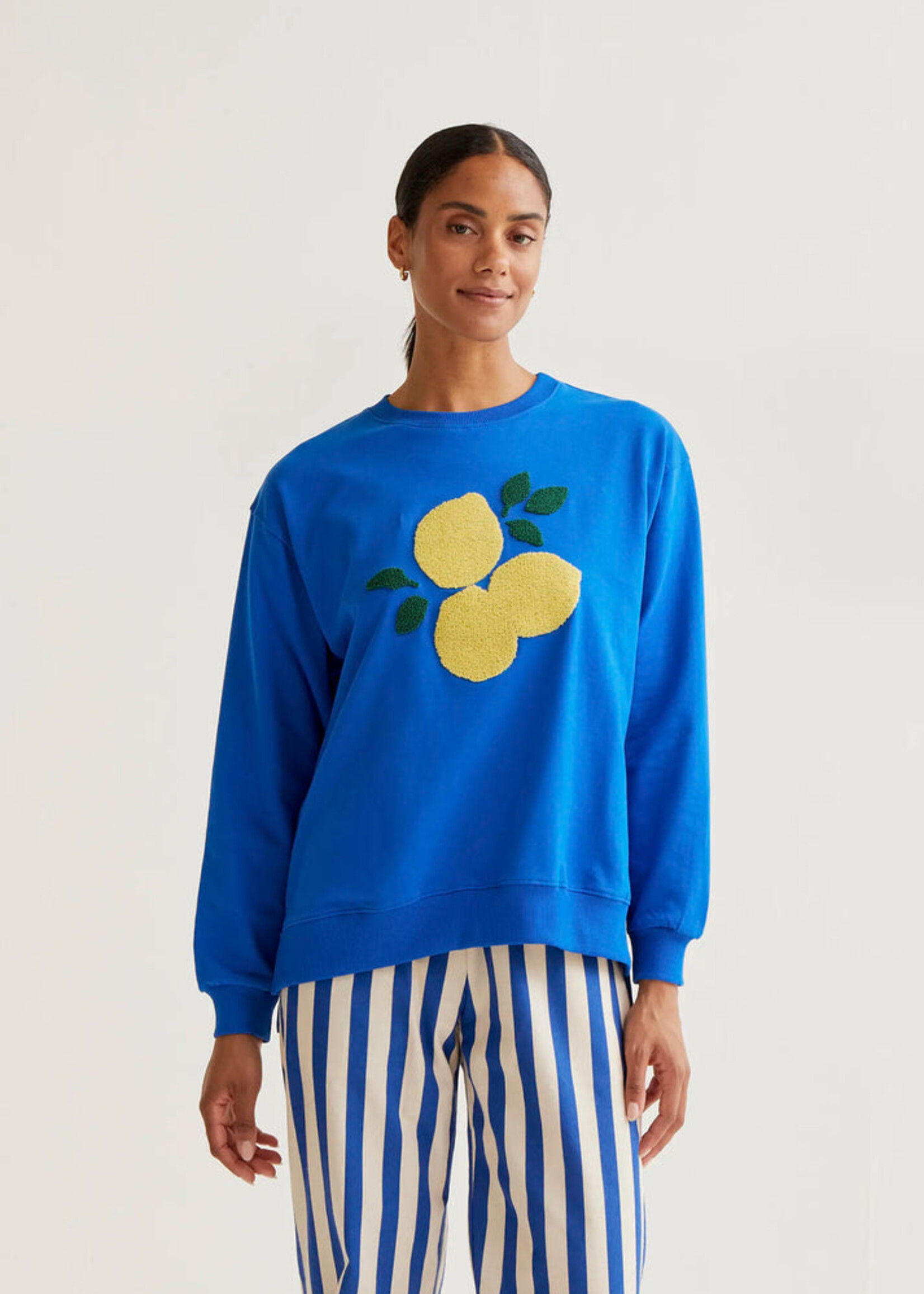 Compañía Fantástica  Compañía Fantástica Lemon Embroidery Sweatshirt - Blue