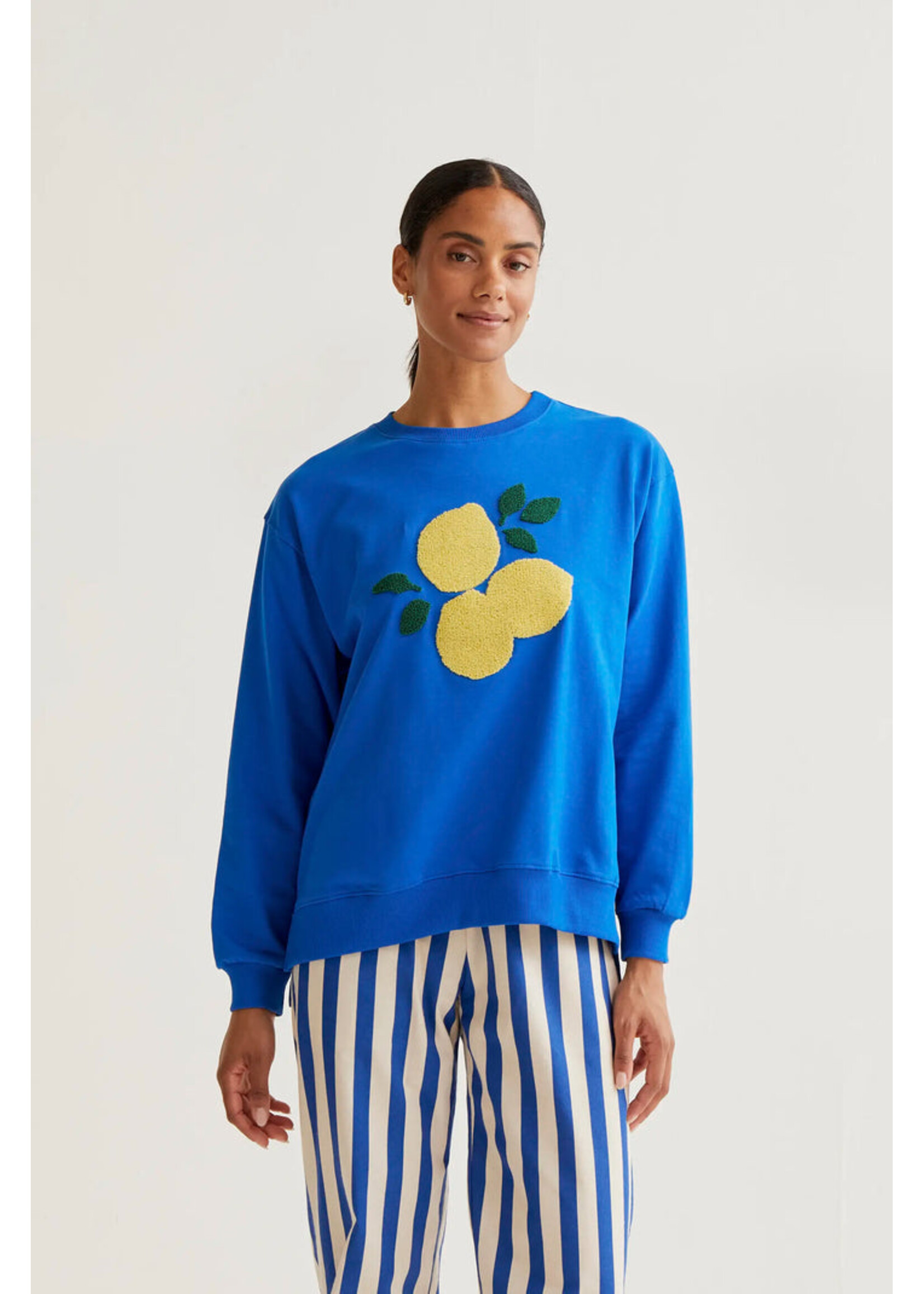 Compañía Fantástica  Compañía Fantástica Lemon Embroidery Sweatshirt - Blue