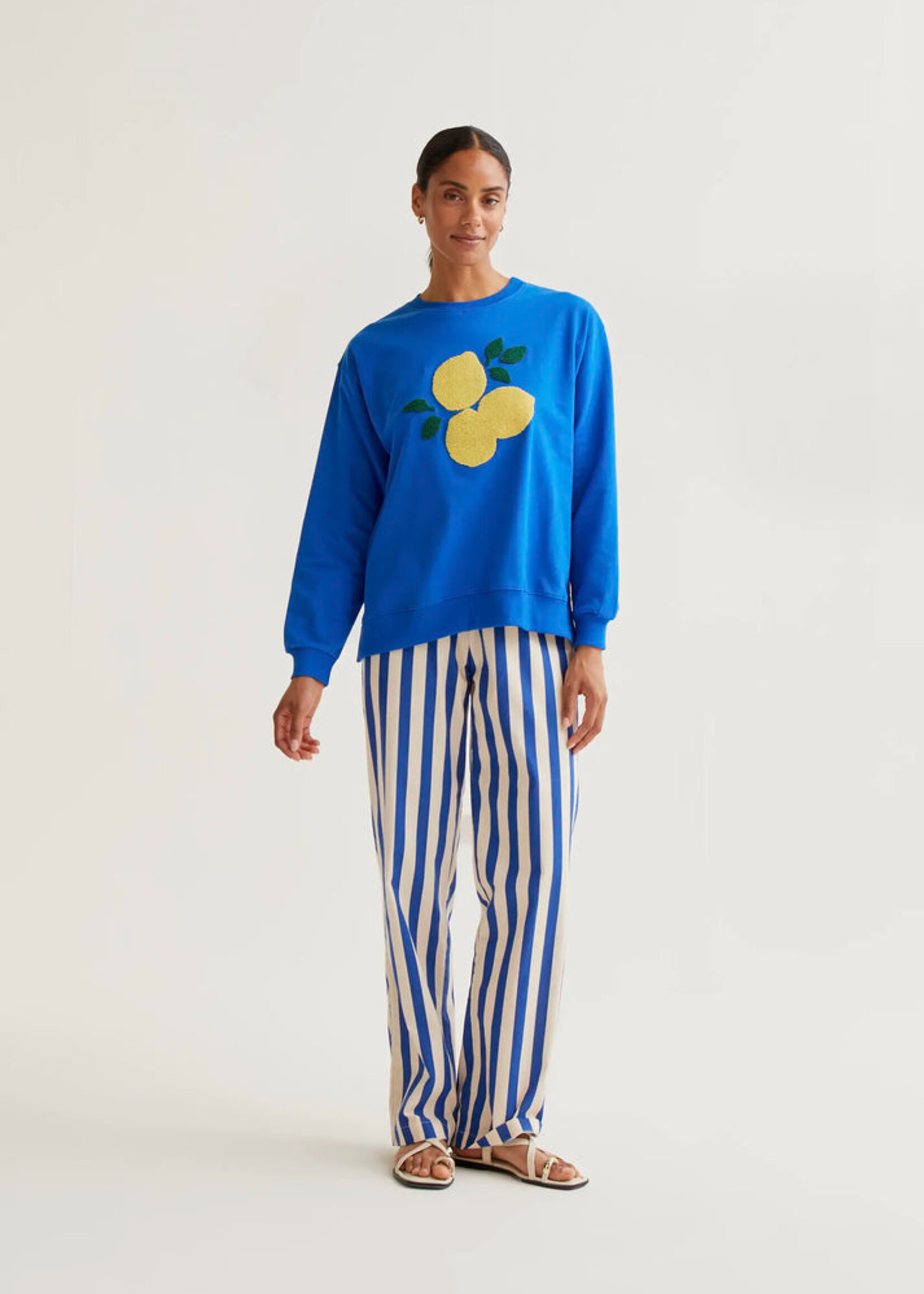 Compañía Fantástica  Compañía Fantástica Sweat-Shirt Brodé Citron - Bleu