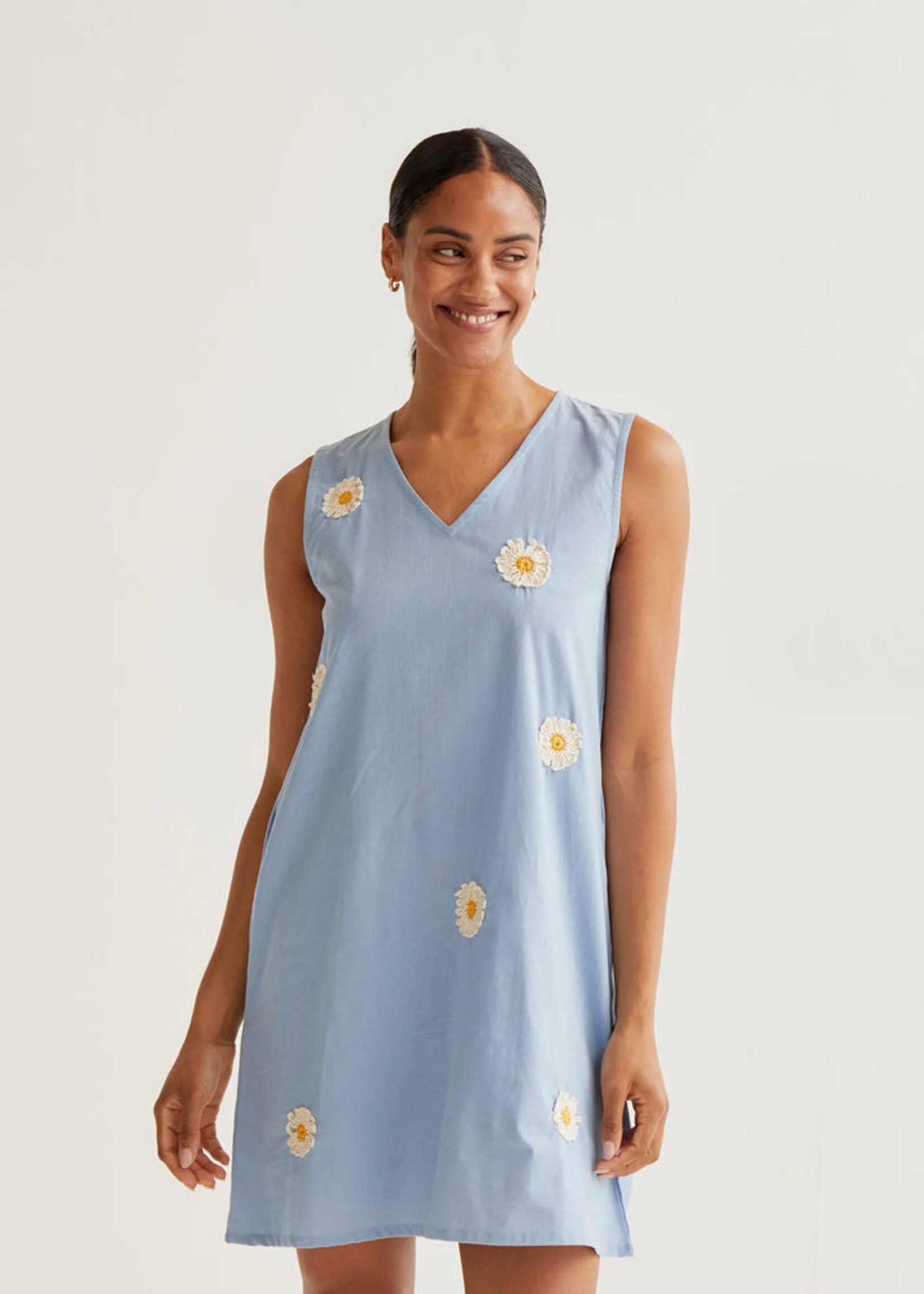 Compañía Fantástica  Compañía Fantástica Daisy Embroidery Dress - Light Blue