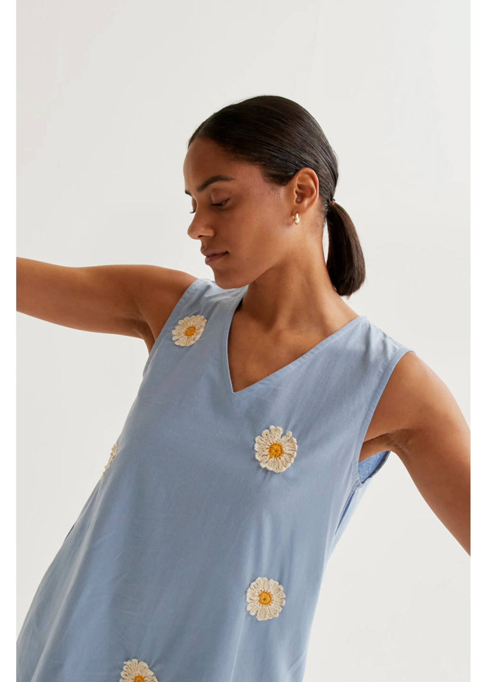 Compañía Fantástica  Compañía Fantástica Daisy Embroidery Dress - Light Blue