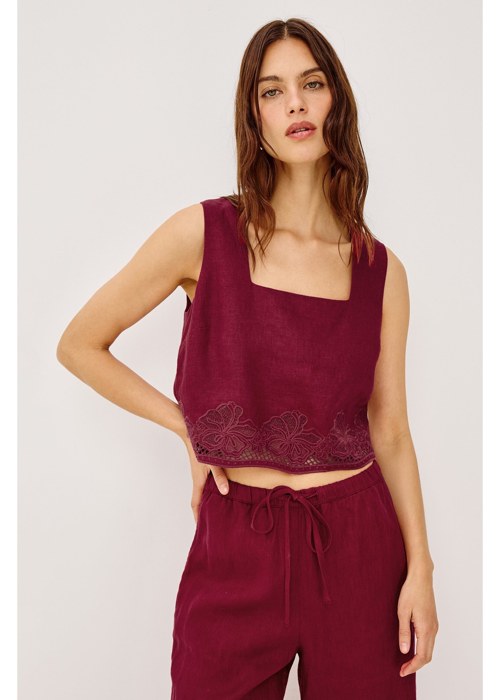 Rails Rails Akira Top - Berry Hibiscus Embroidery