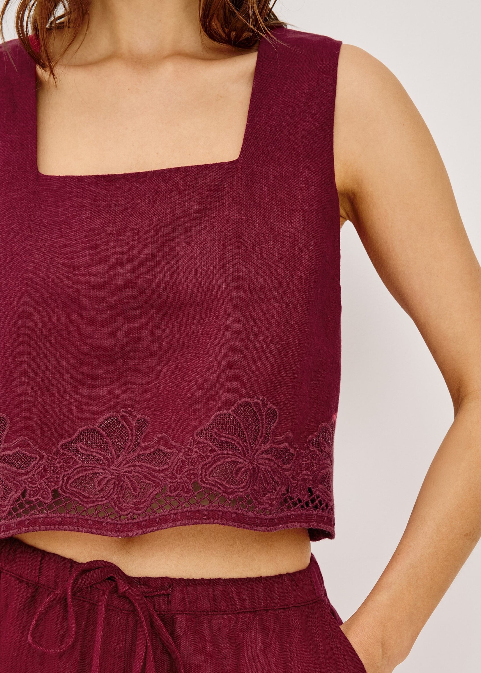 Rails Rails Akira Top - Berry Hibiscus Embroidery