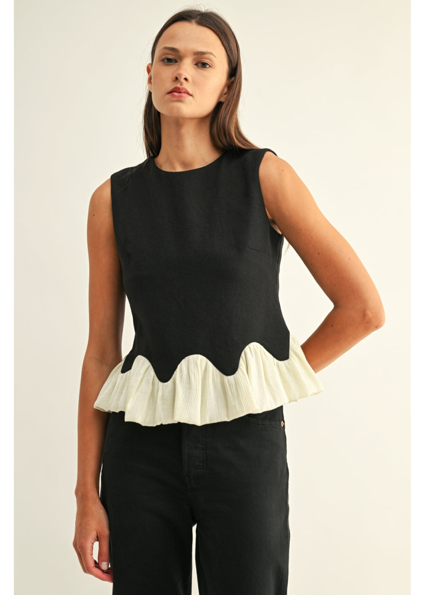 Adelyn Rae Adelyn Rae Coleen Contrast Bubble Hem Top - Black/Off white