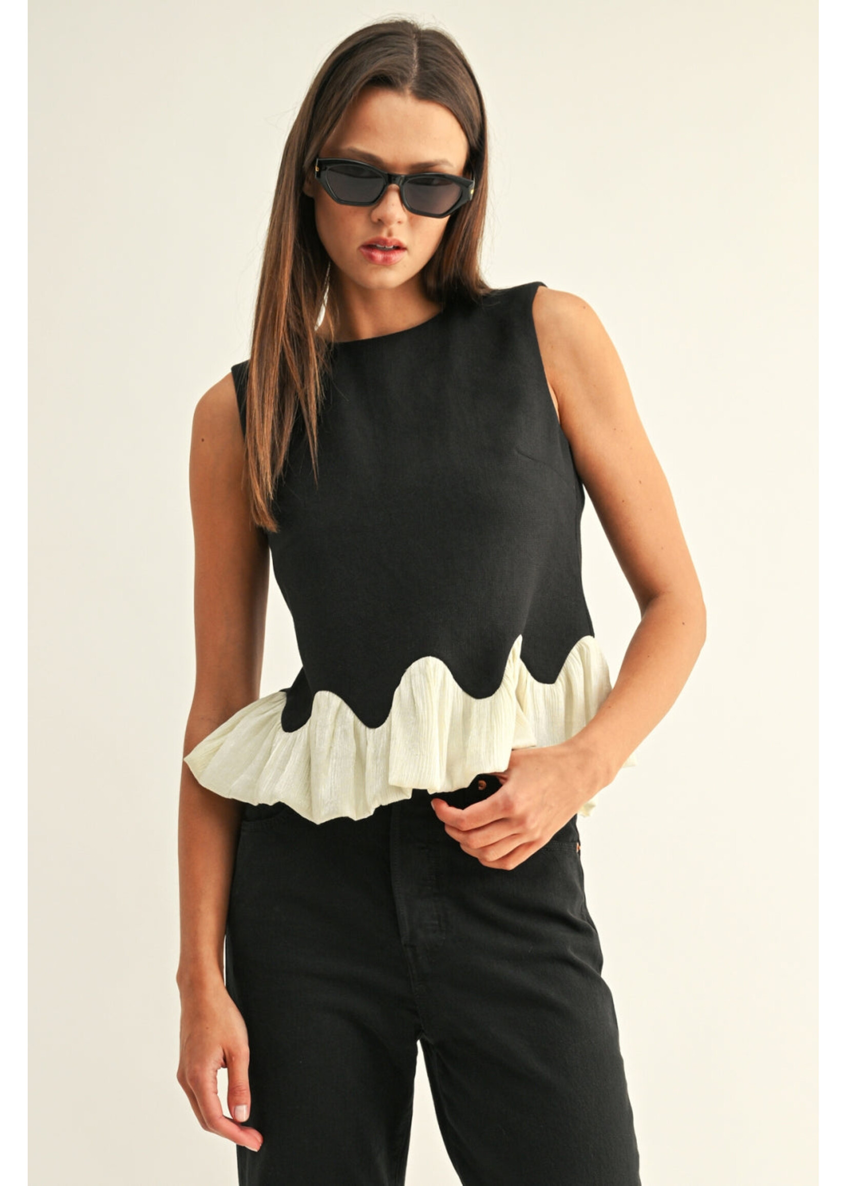Adelyn Rae Adelyn Rae Coleen Contrast Bubble Hem Top - Black/Off white