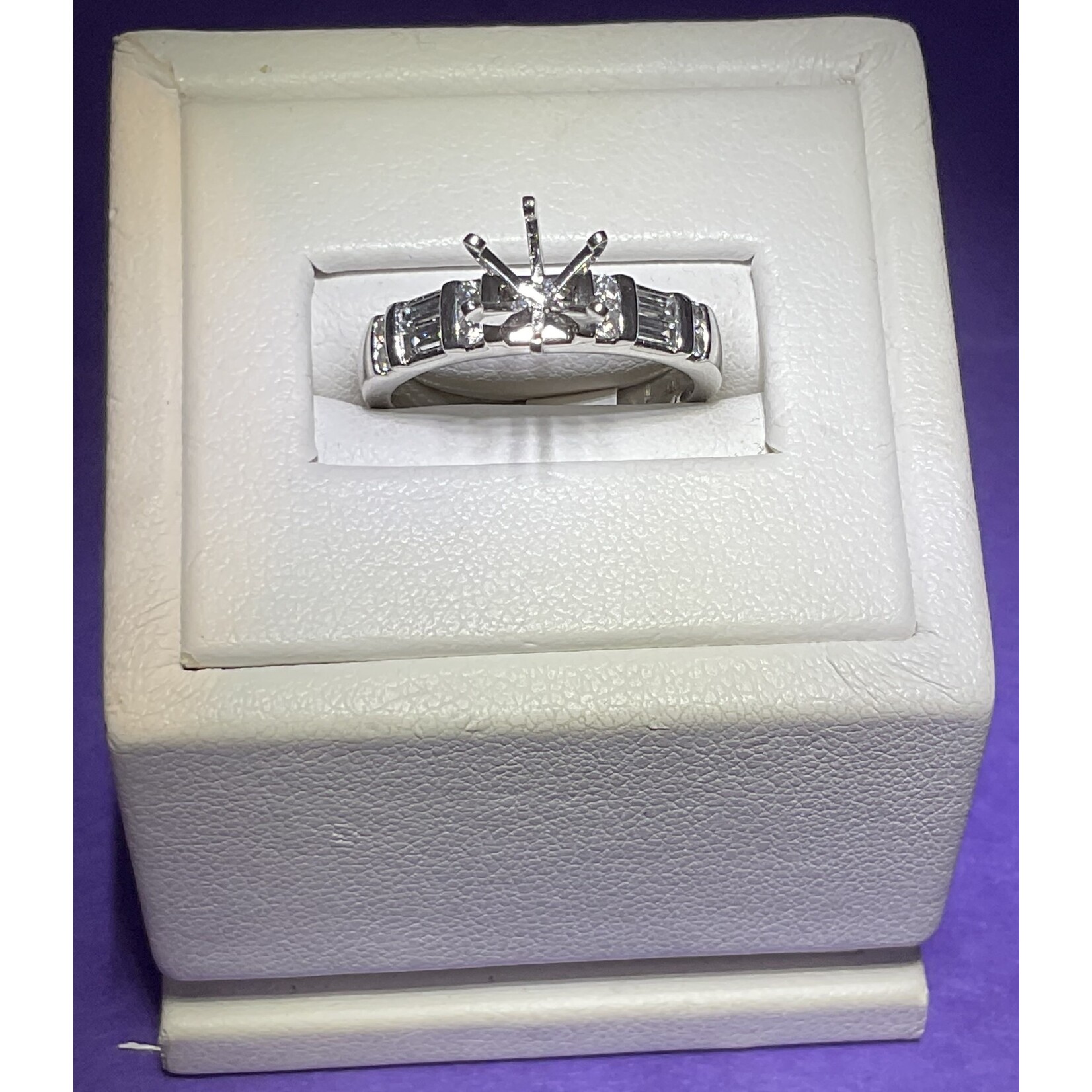 PLAT. 1/2 ctw. DIA. Baguette/Rd Eng.