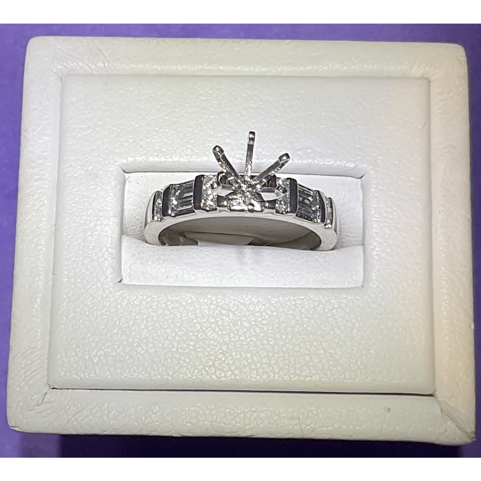 PLAT. 1/2 ctw. DIA. Baguette/Rd Eng.