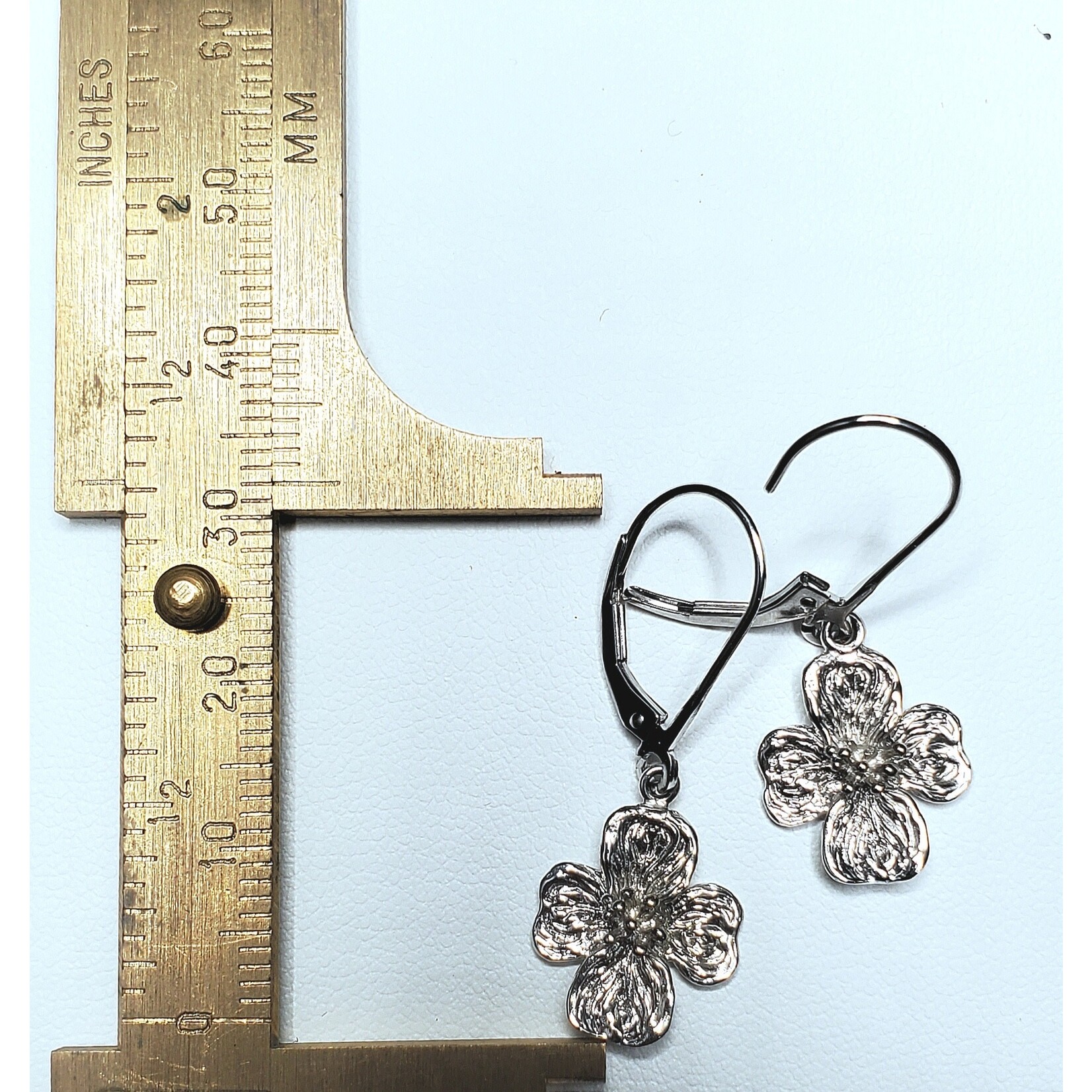 14KW Dahlonega Gold M. Dogwood Leverbacks