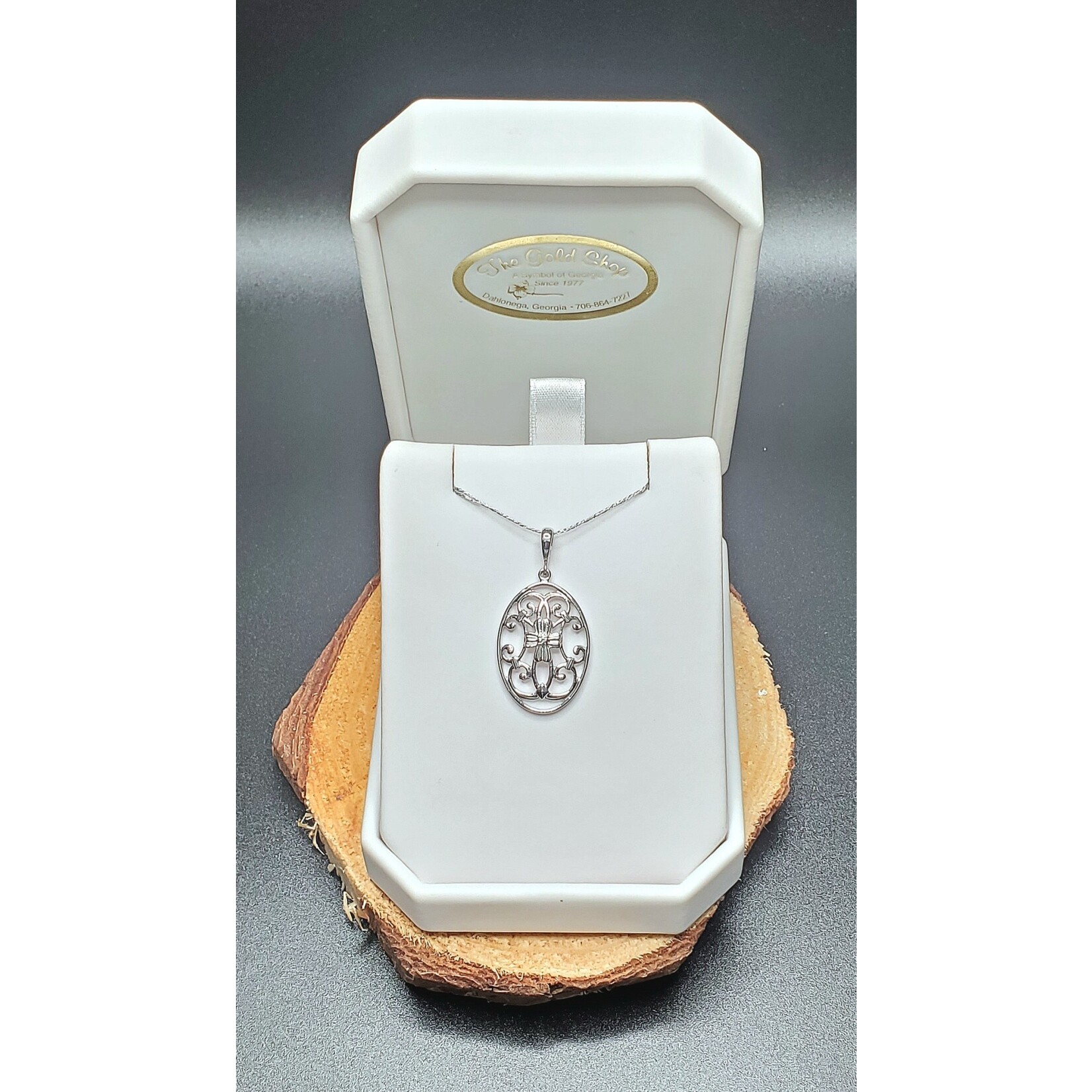 14KW DAU Lady Grace Pendant
