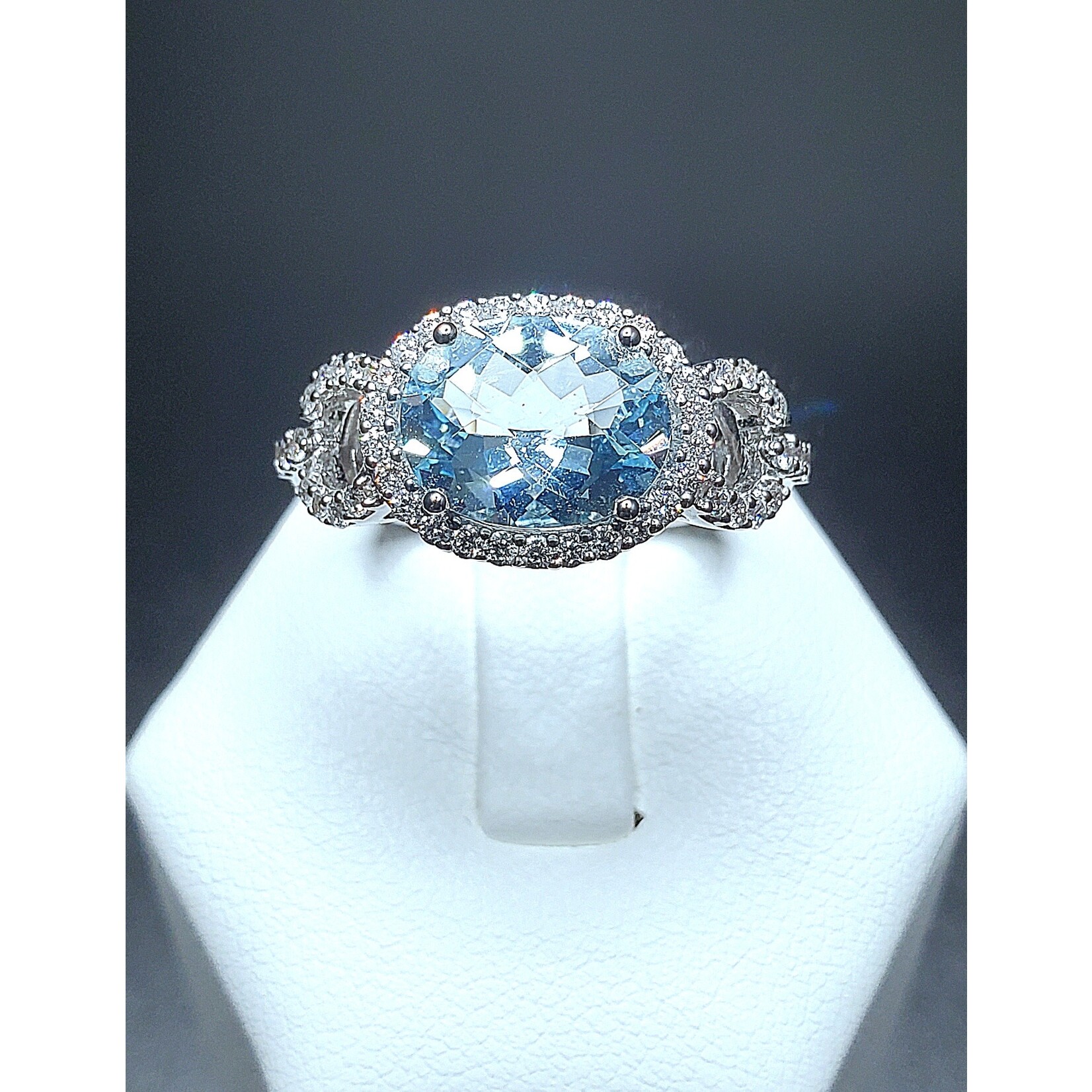14 Karat White Gold 1.90 ct. Oval Aquamarine w/ Diamond Halo Accents Ring Size 7