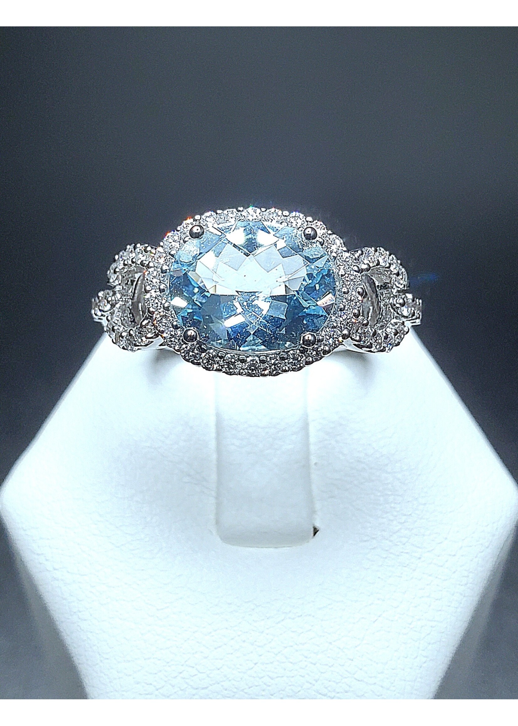 14 Karat White Gold 1.90 ct. Oval Aquamarine w/ Diamond Halo Accents Ring Size 7
