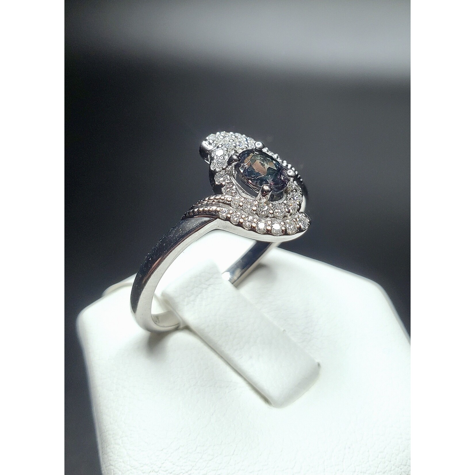 14 Karat White Gold 0.49 Carat Natural Alexandrite w/ Natural Diamond Accents Sz. 7