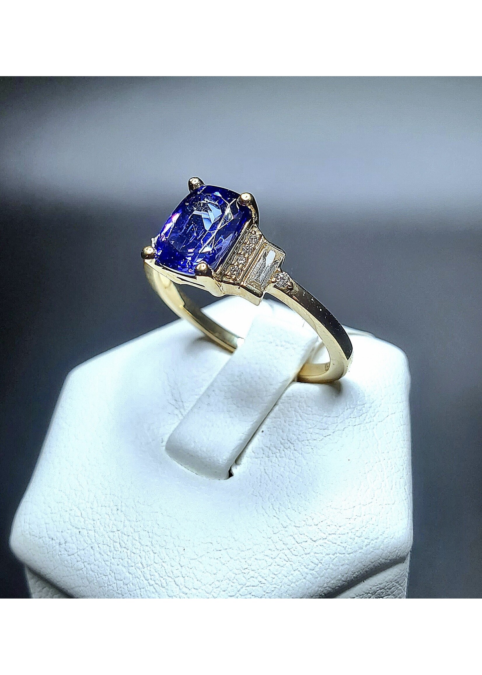 14 Karat Yellow Gold 1.49 Carat Natural Tanzanite w/ 1/6 Carat Total Weight Diamond Baguettes and Rounds Accents