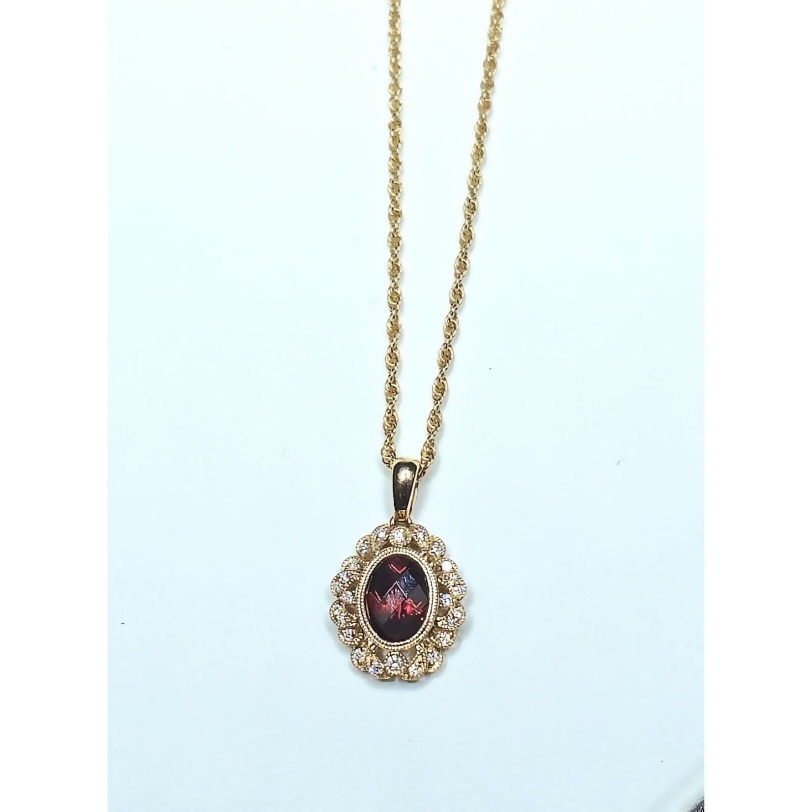 14 Karat Yellow Gold 1.4 Carat Natural Garnet w/ Natural Diamond Accents Vintage Style Necklace