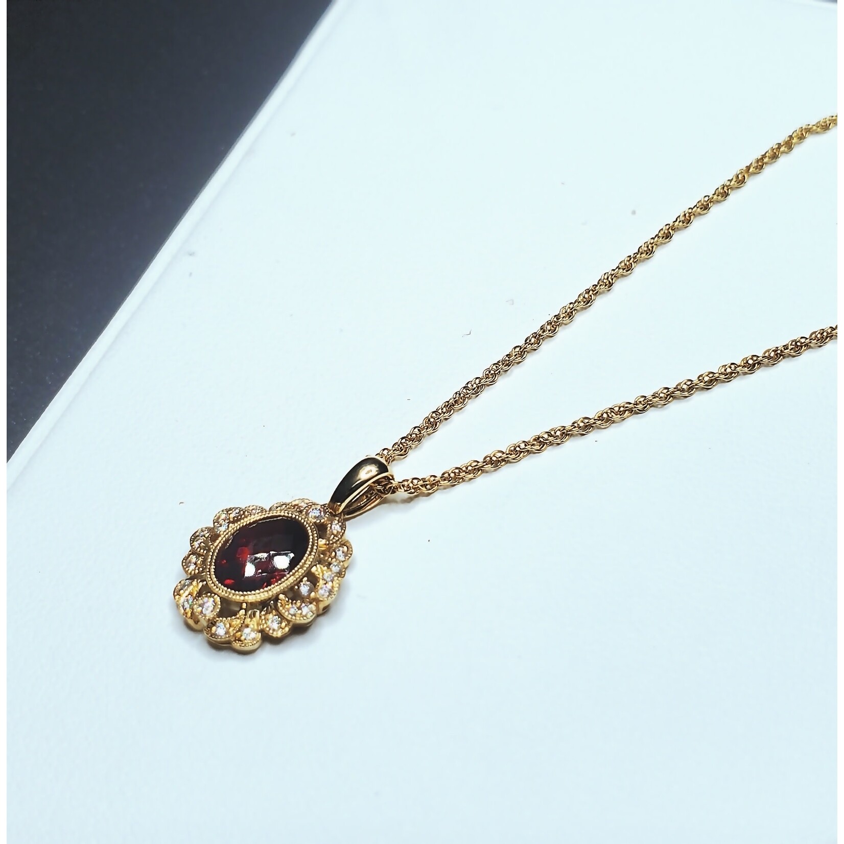 14 Karat Yellow Gold 1.4 Carat Natural Garnet w/ Natural Diamond Accents Vintage Style Necklace