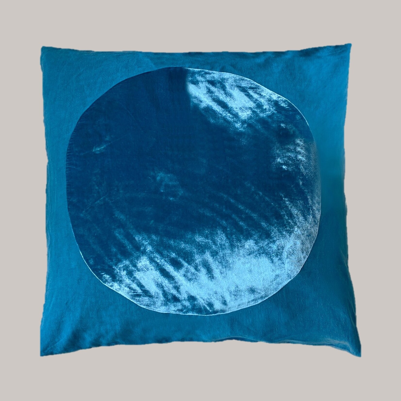 Correll Correll Silk Velvet Circle Pillow